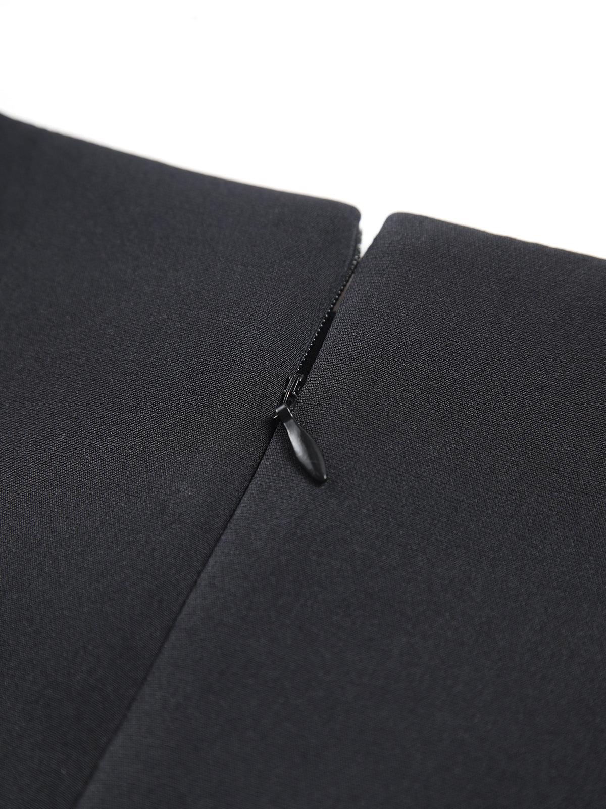 Robe courte sans manches élégante