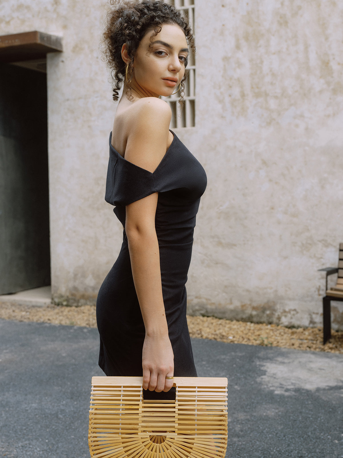 Robe courte asymétrique en coton et lin à une épaule dénudée