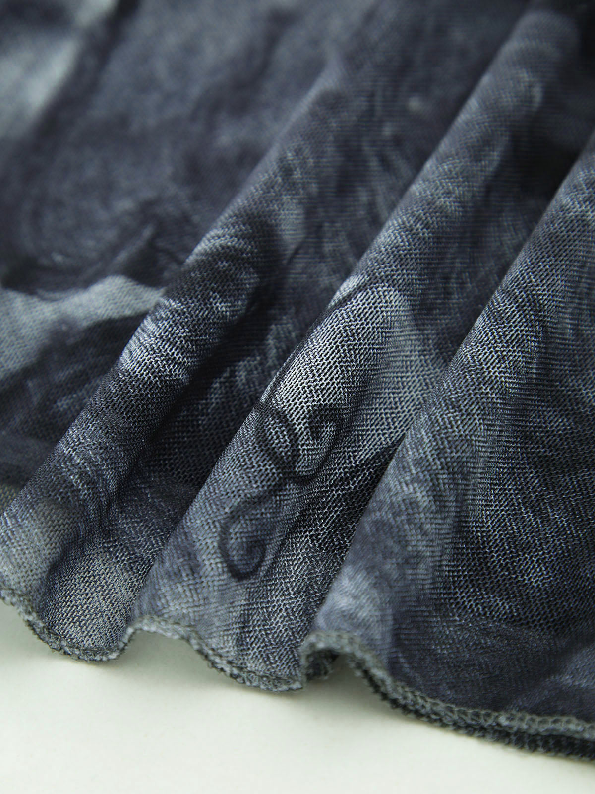 Robe courte asymétrique à imprimé croisé