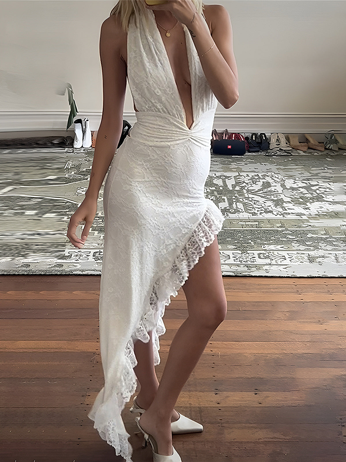 Robe en dentelle semi-transparente asymétrique à ourlet à volants