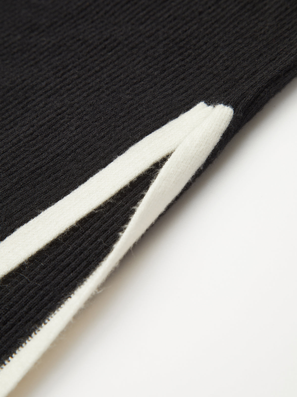 Robe en maille fendue à col V et dos nu