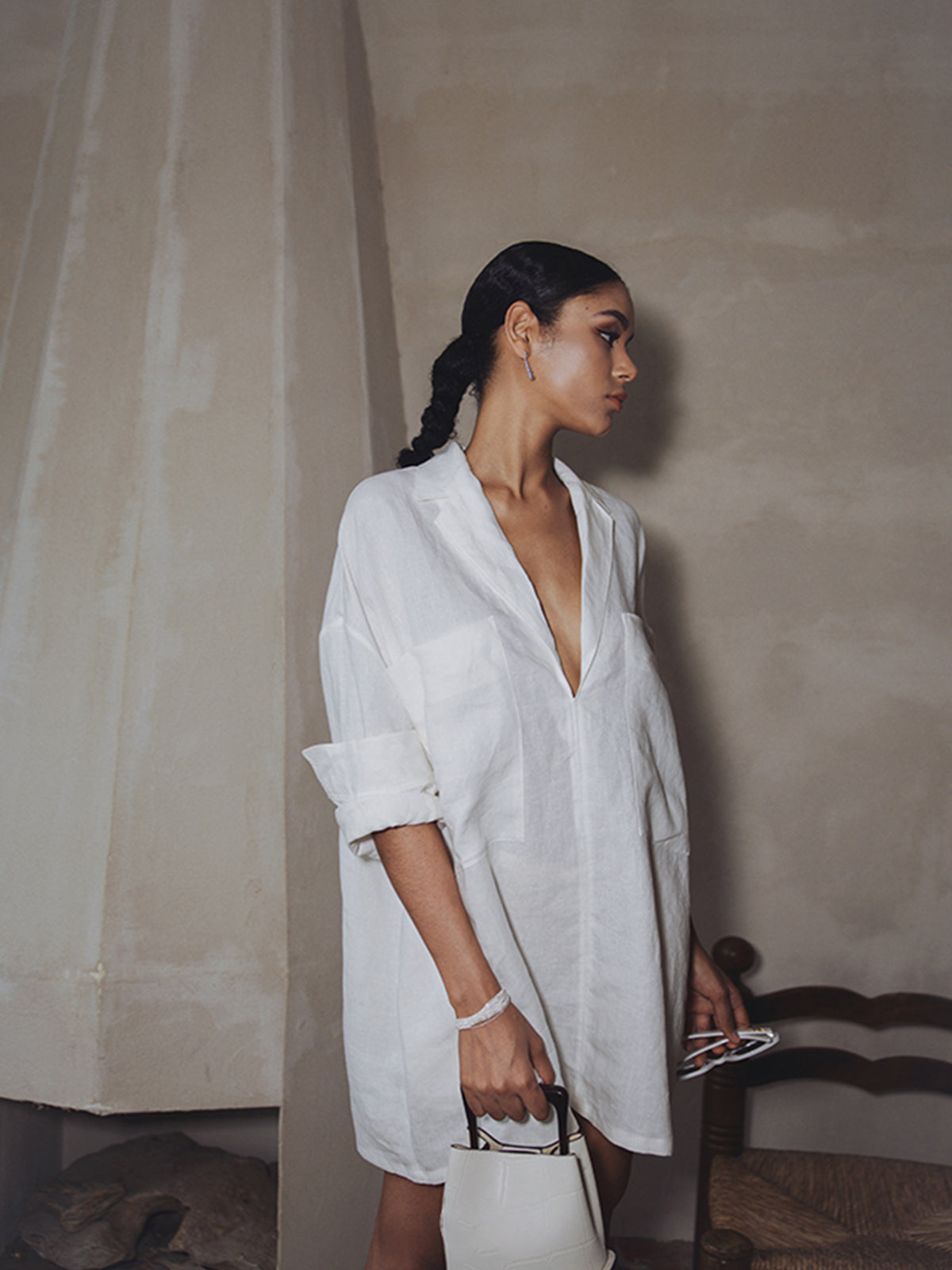 Robe en lin à poches et manches longues semi-transparentes