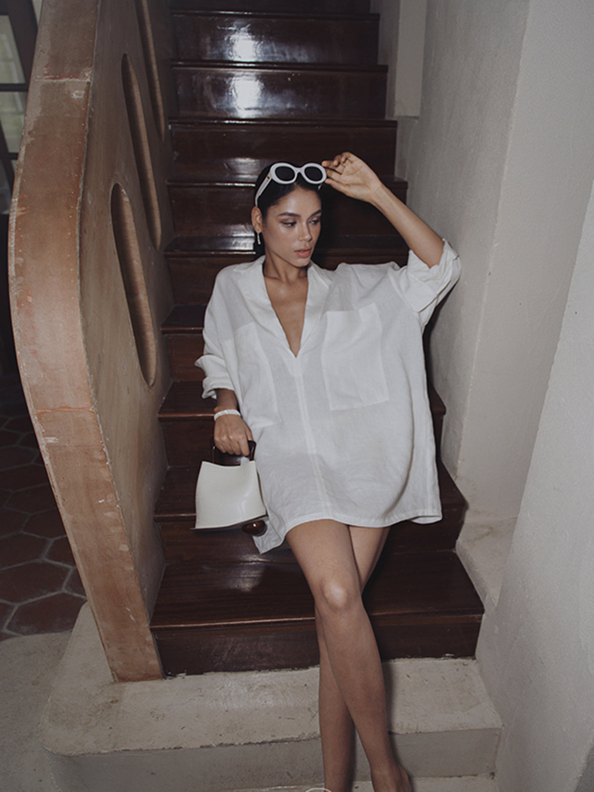 Robe en lin à poches et manches longues semi-transparentes