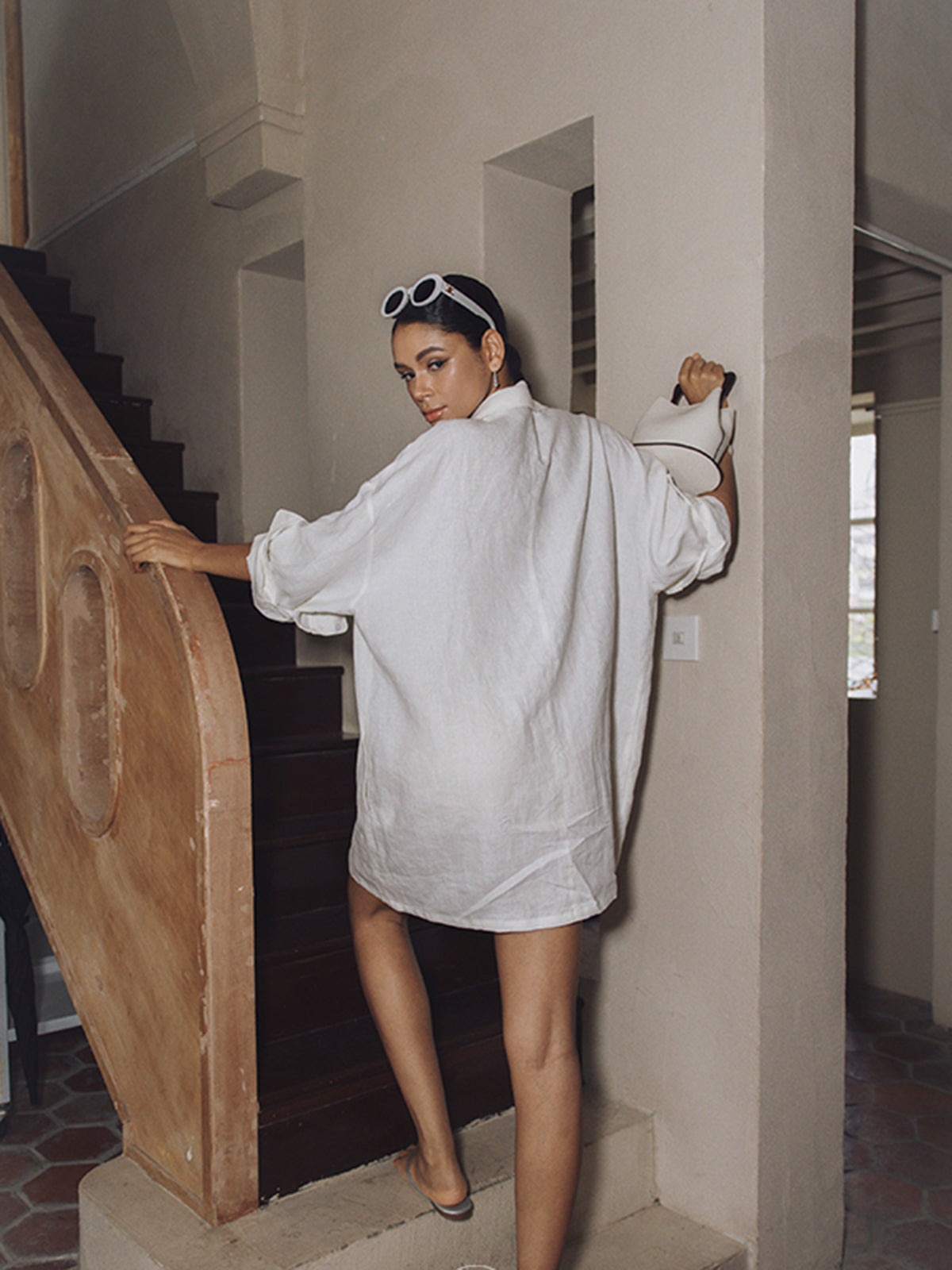 Robe en lin à poches et manches longues semi-transparentes