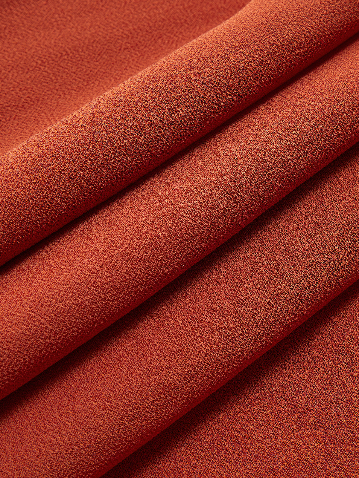 Robe longue fendue à panneaux plissés semi-transparents