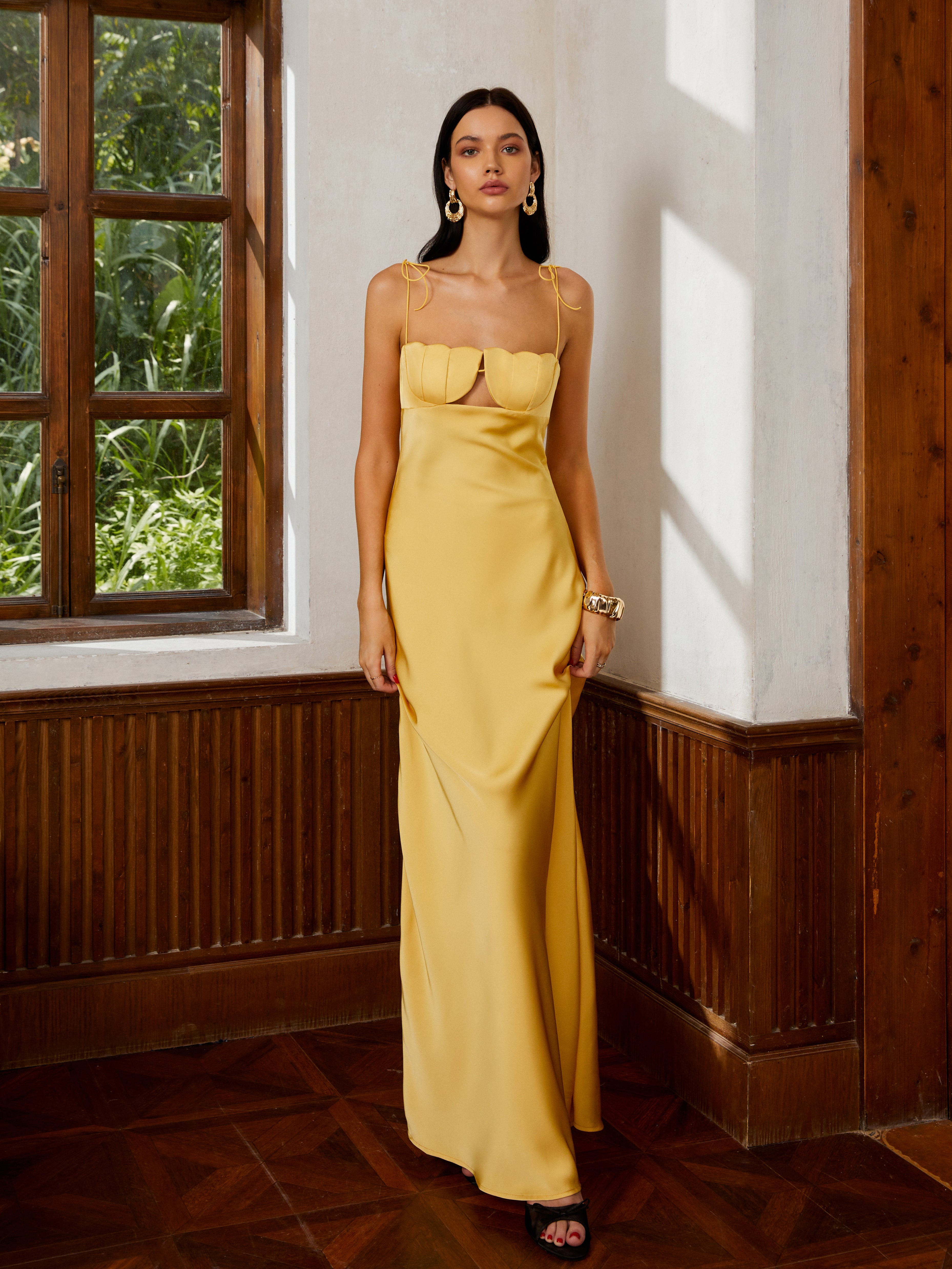 Langes Bandeau-Kleid mit Schnürung