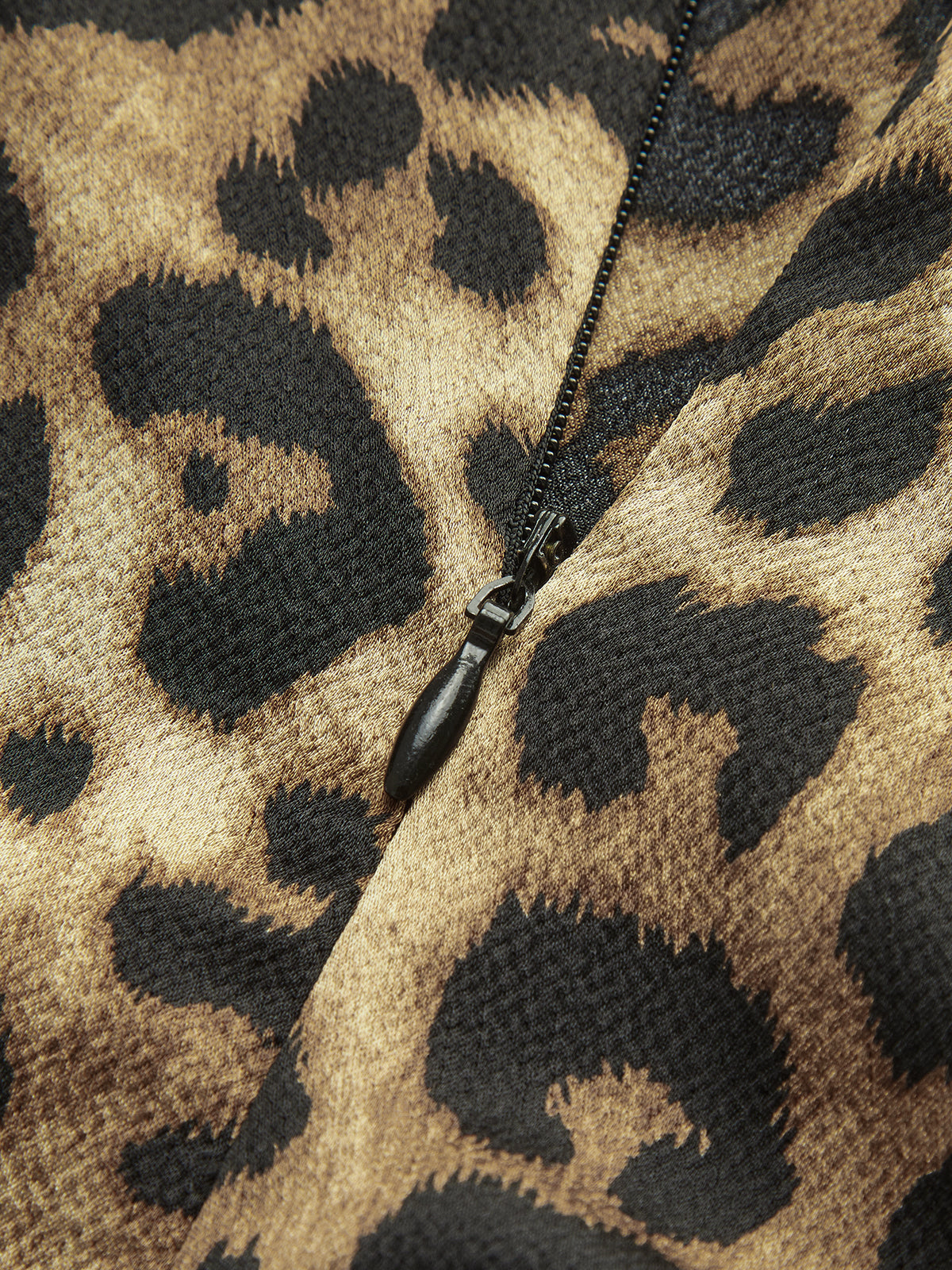 Robe courte à bretelles fines imprimée léopard