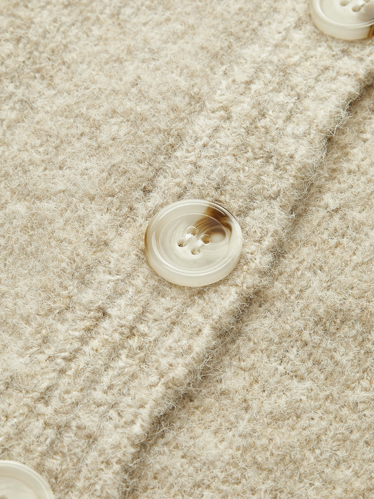 Gilet à col en V orné de fleurs