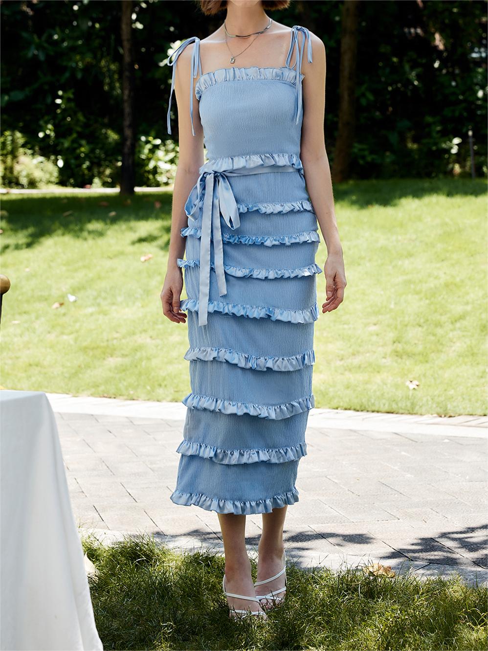 Midi-Kleid mit geknotetem Trägertop und Salatbesatz