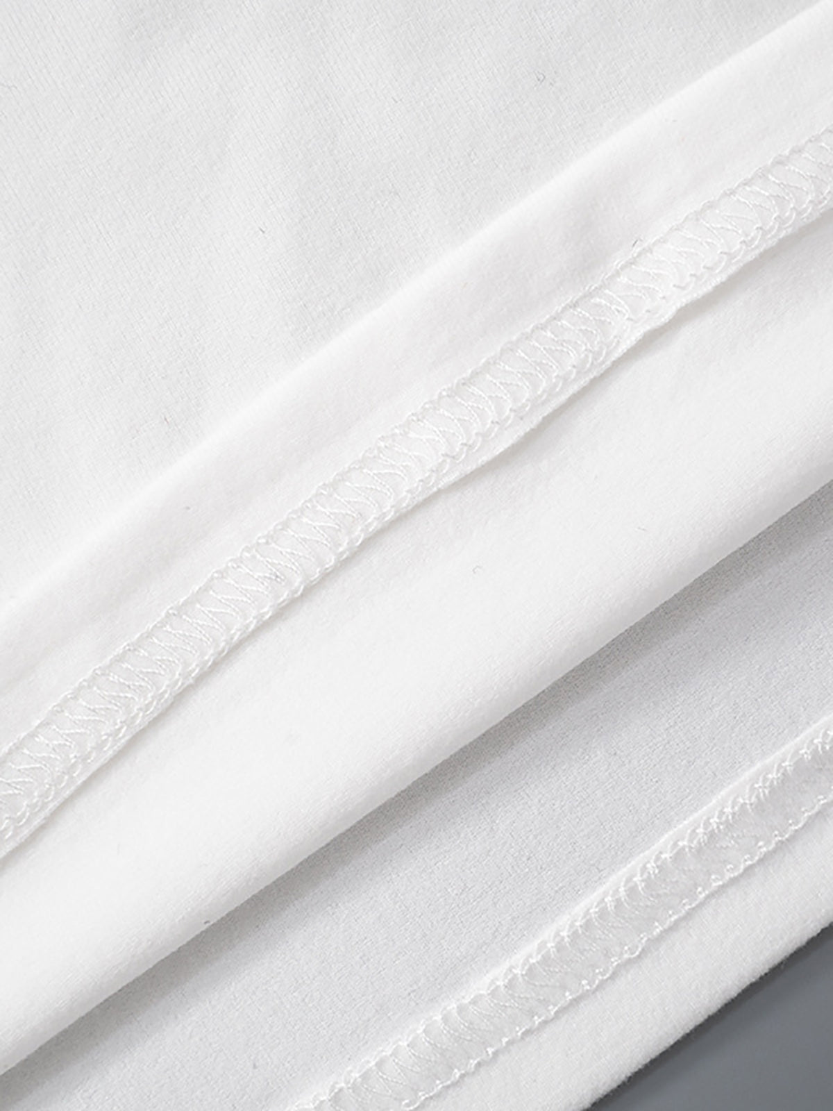 T-shirt asymétrique à épaules dénudées et nœud