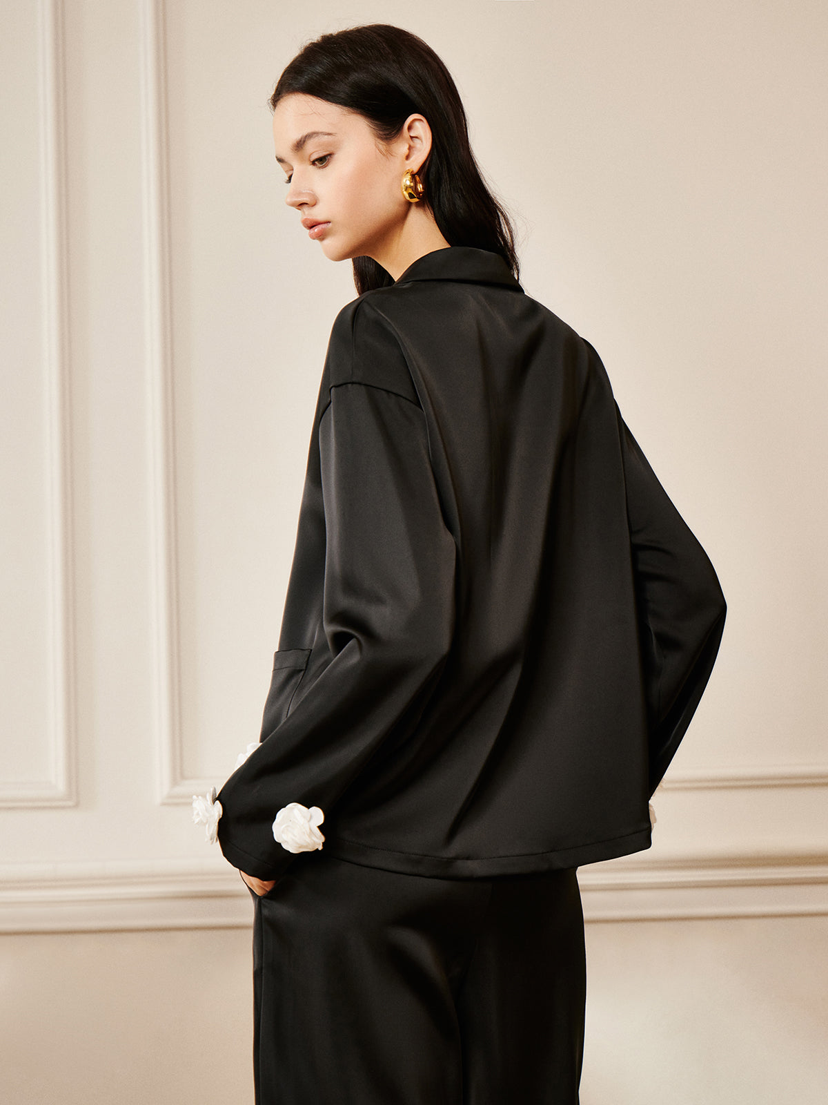 Chemise à poche florale 3D en satin