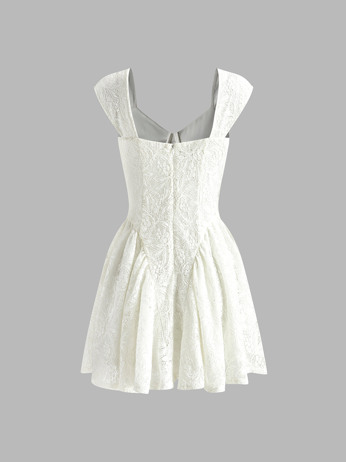 Robe courte semi-transparente en dentelle pour les vacances