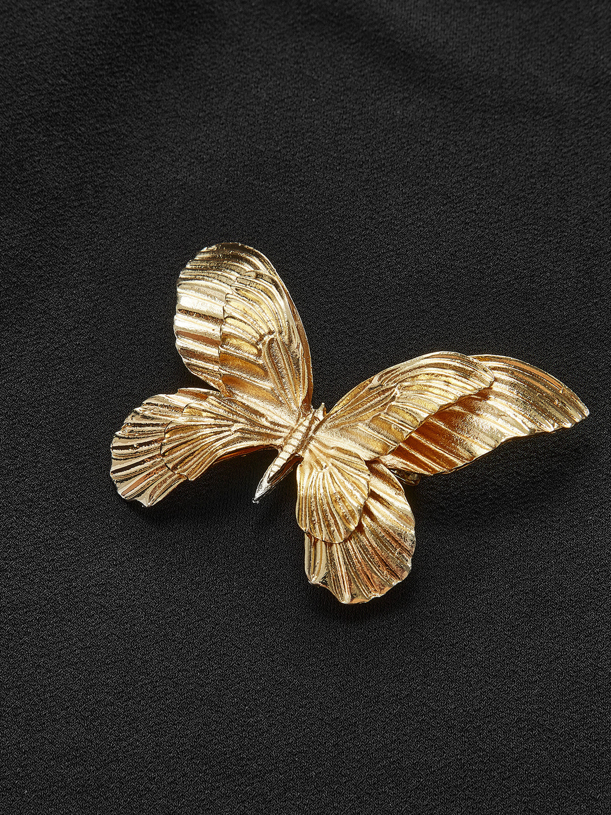 Asymmetrisches One-Shoulder-Top mit Metall-Schmetterling