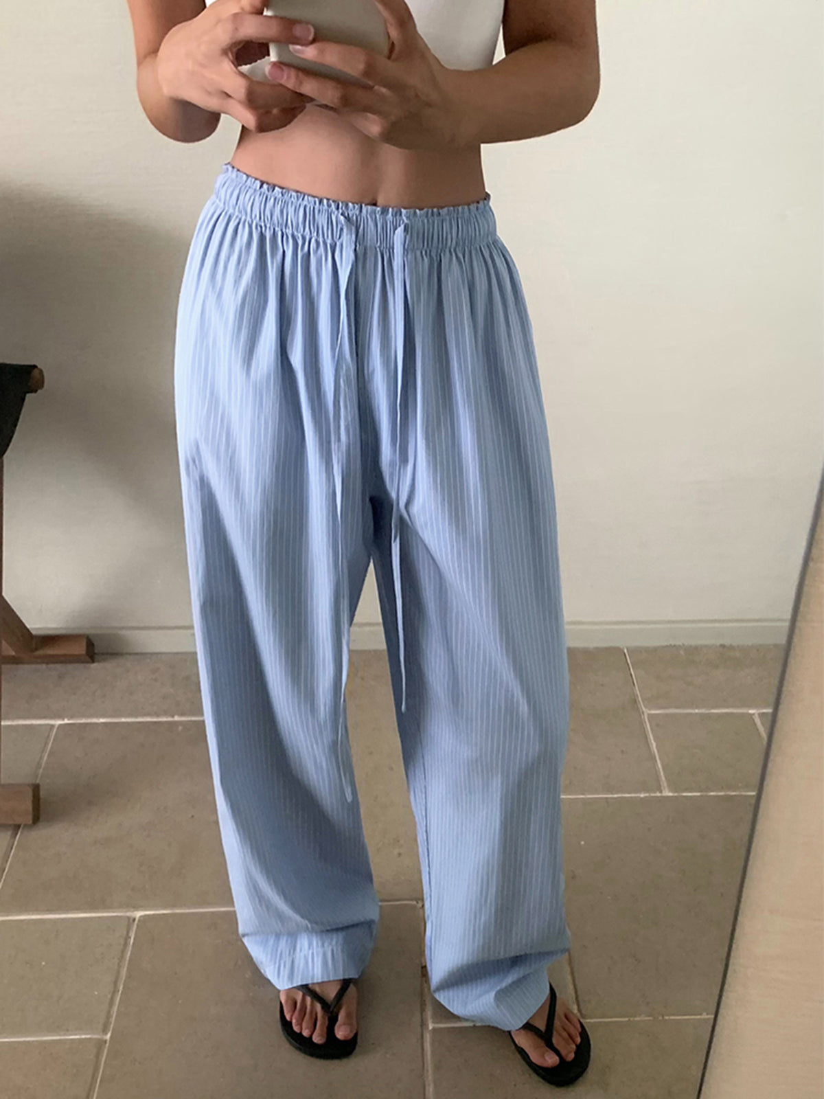 Nadelstreifenhose mit Kordelzug und weitem Bein