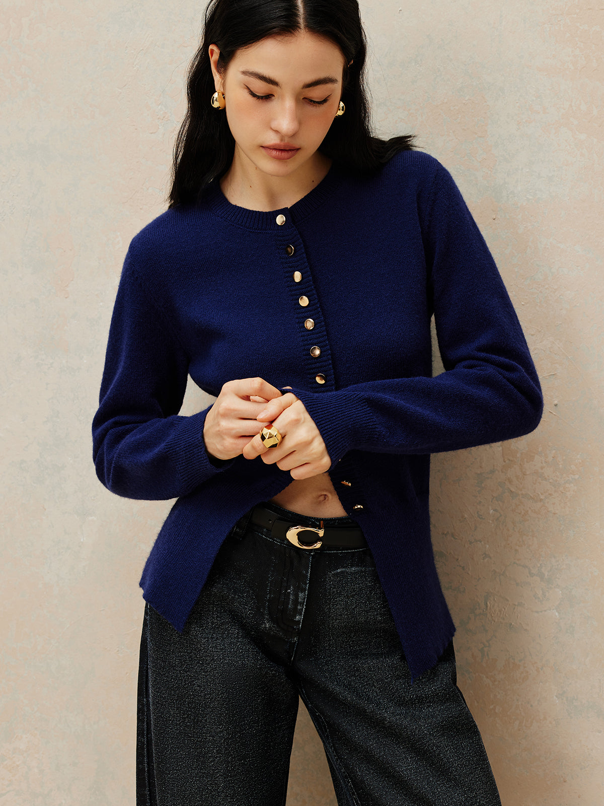 Rundhals-Strickjacke