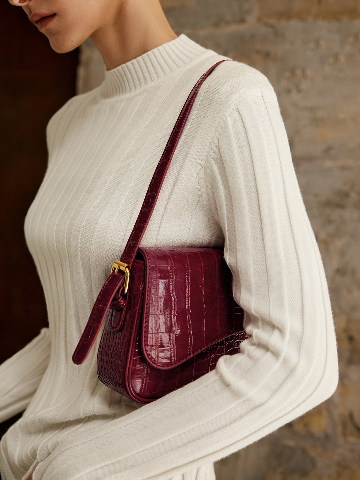 Kleiner Achselbeutel mit Schnallenkaromuster