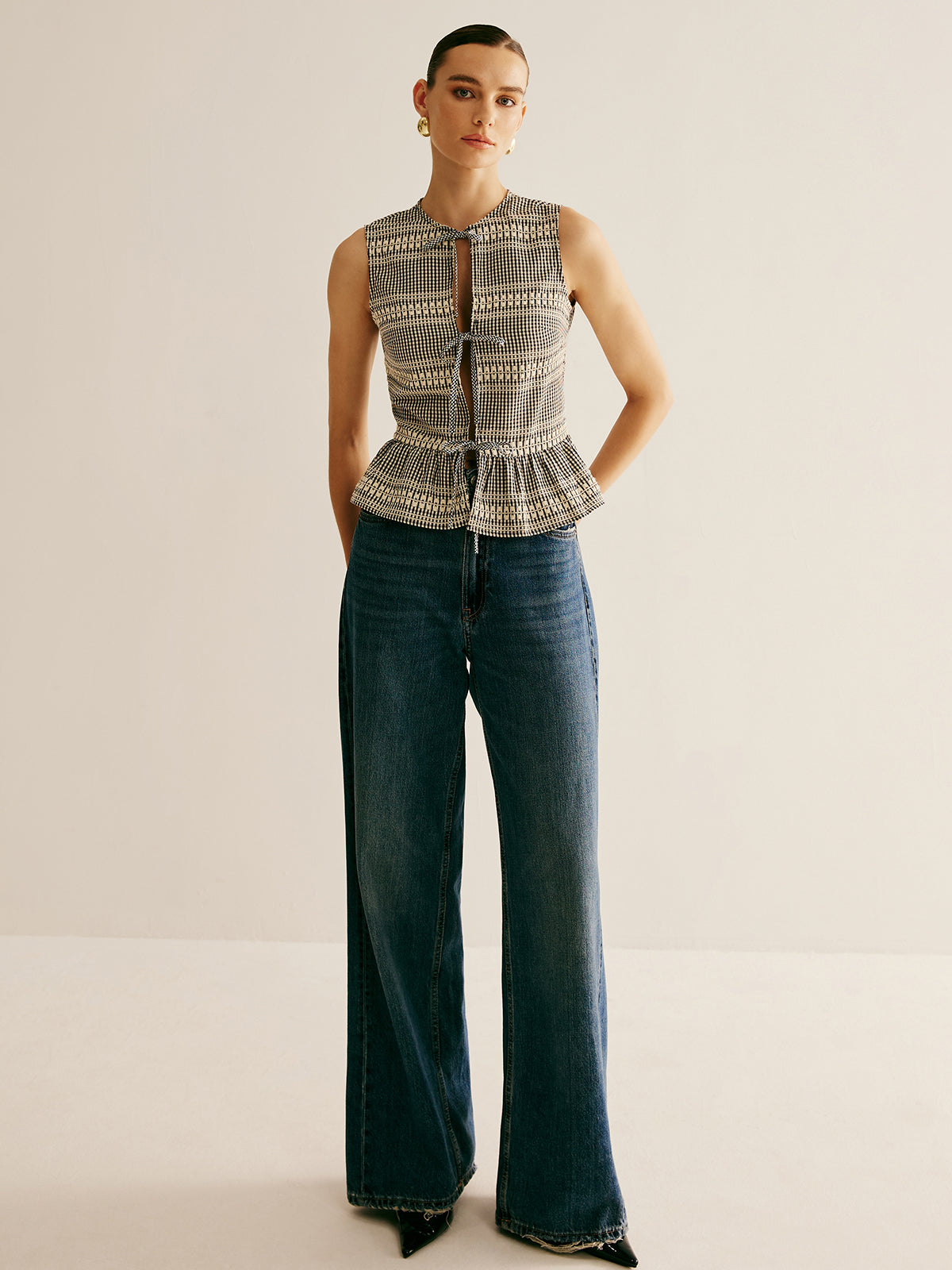 Débardeur à carreaux à volants et nœud sur le devant