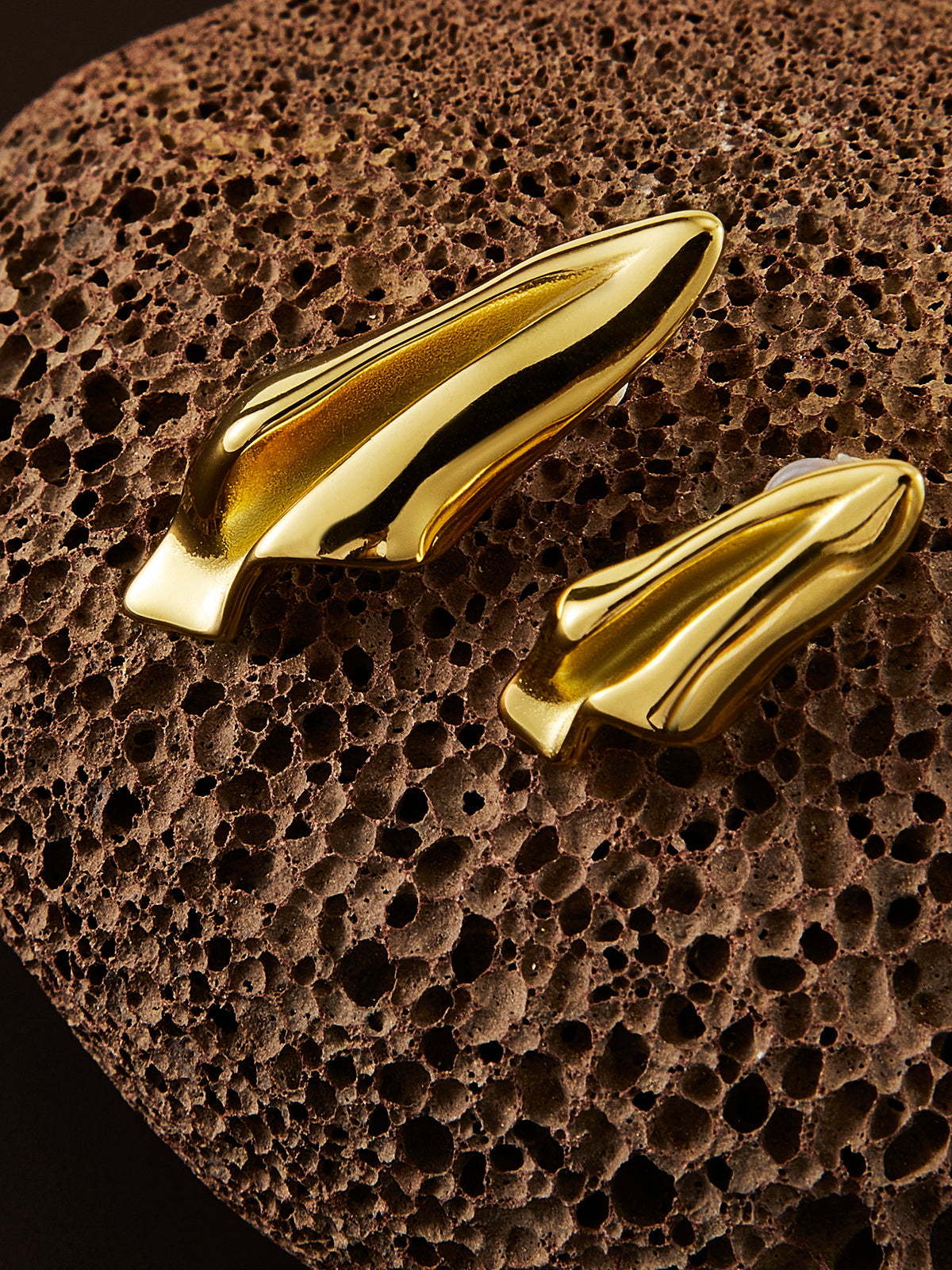 Boucles d'oreilles asymétriques plissées en forme d'avion en papier