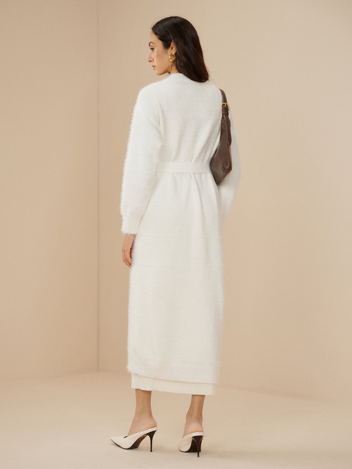 Elegante, flauschige, schlichte Strickjacke mit Gürtel