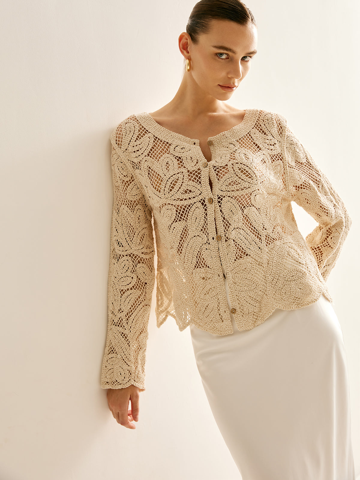 Plissee-Strickjacke mit Hohlknopfverschluss