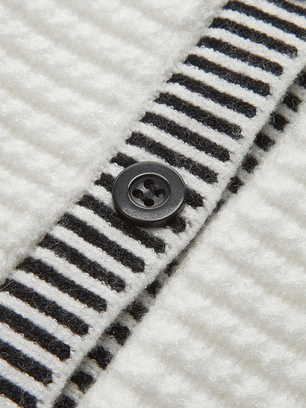 Cardigan à boutons et bordures contrastées