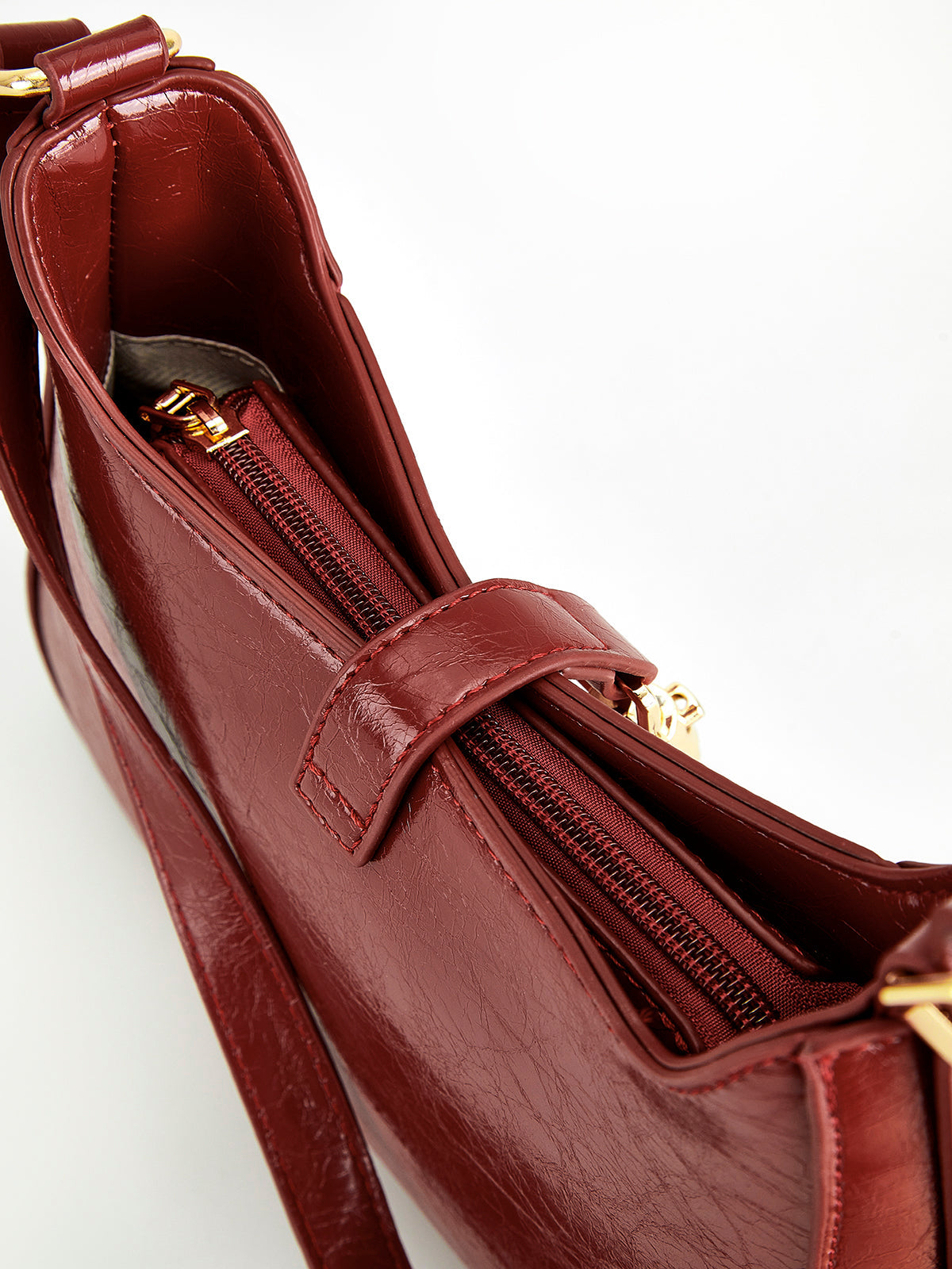 Schultertasche mit Magnetverschluss und Reißverschluss