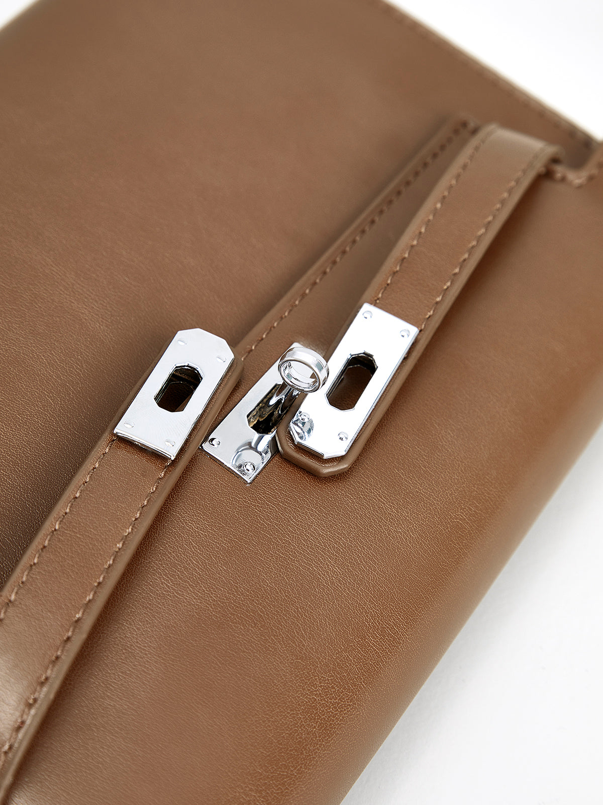 Sac fourre-tout à rabat et boucle souple