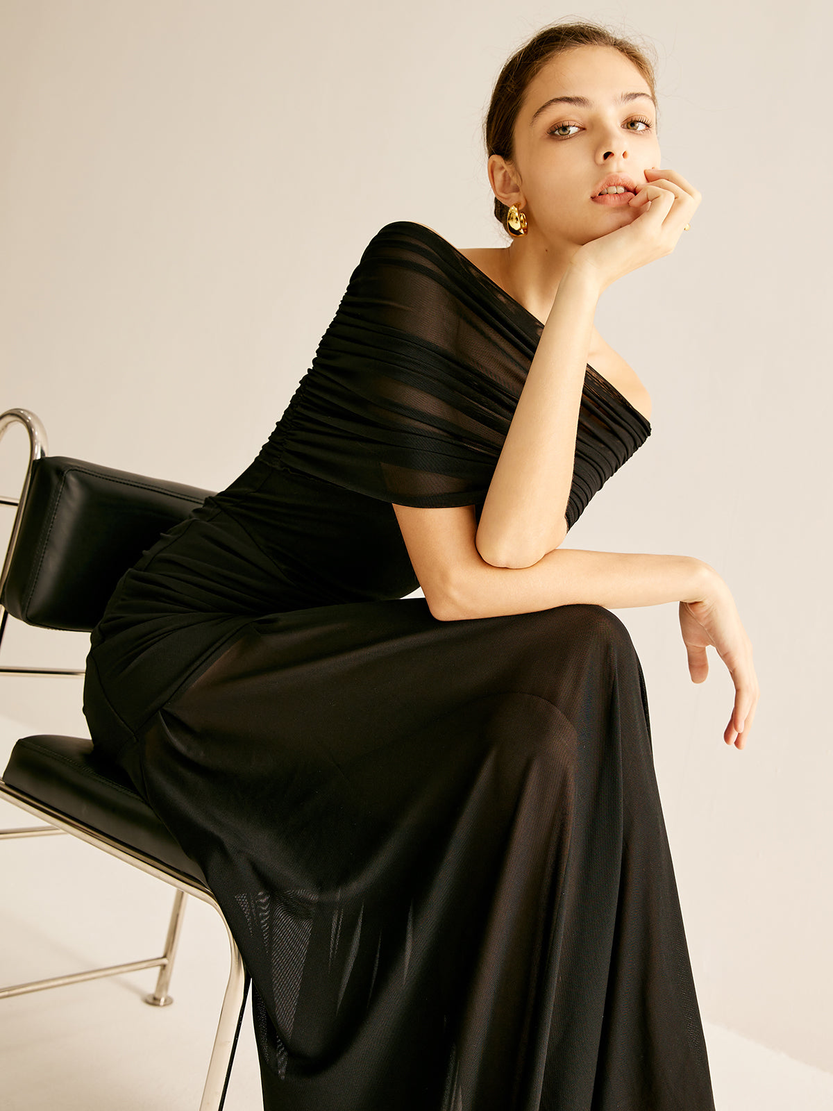 Robe tube plissée en maille avec châle