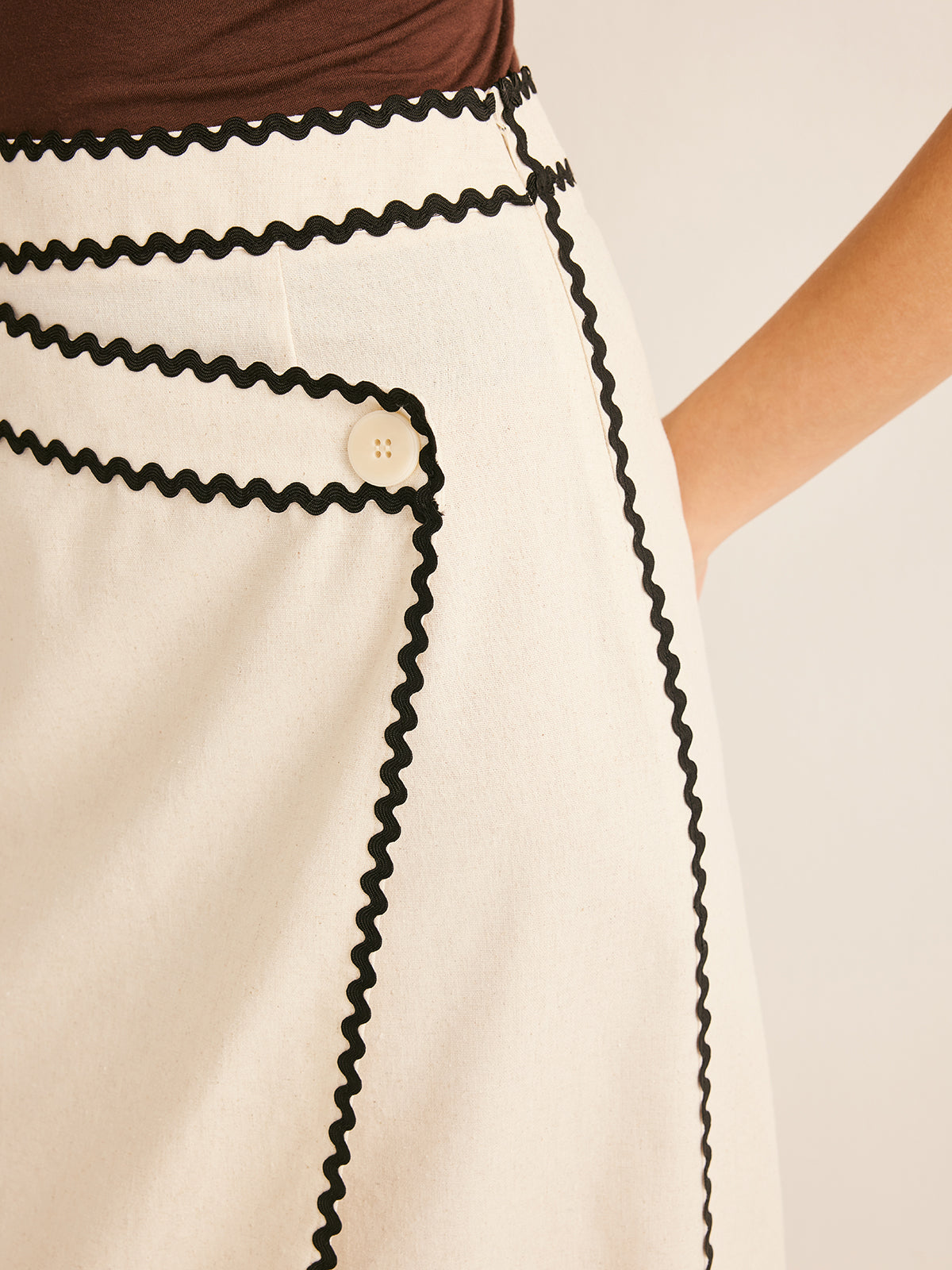 Midirock aus Baumwolle und Leinen mit Wellensaum