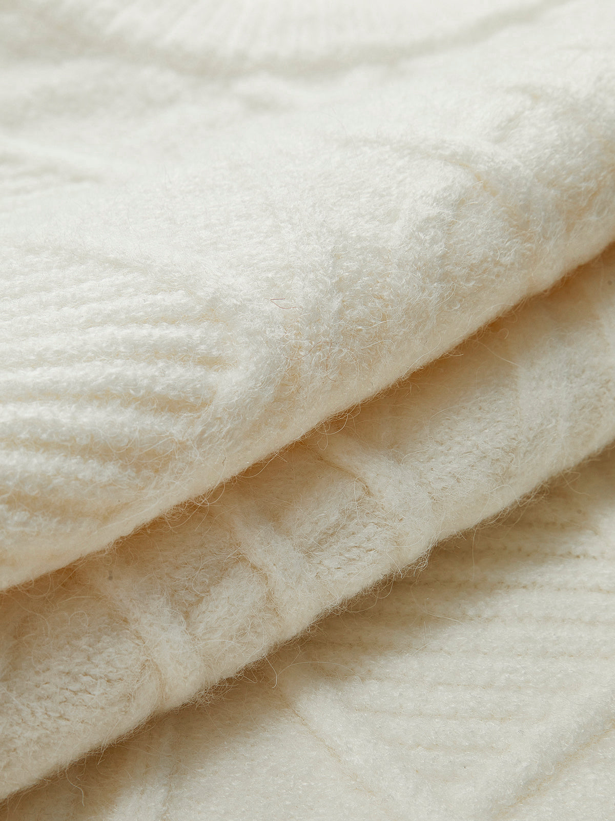 Pull à torsades uni à col rond