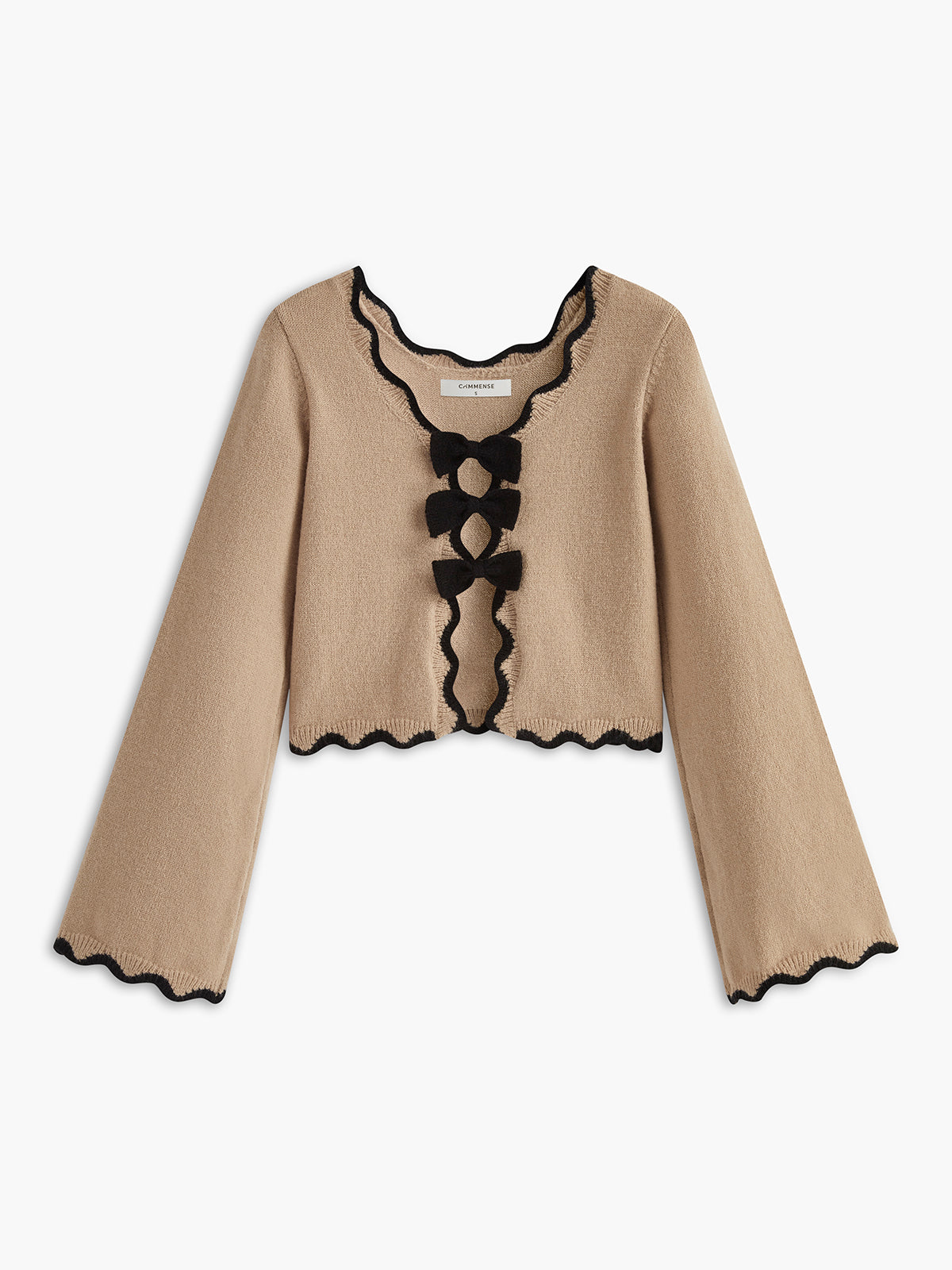 Pull à nœud et bordure ondulée contrastée