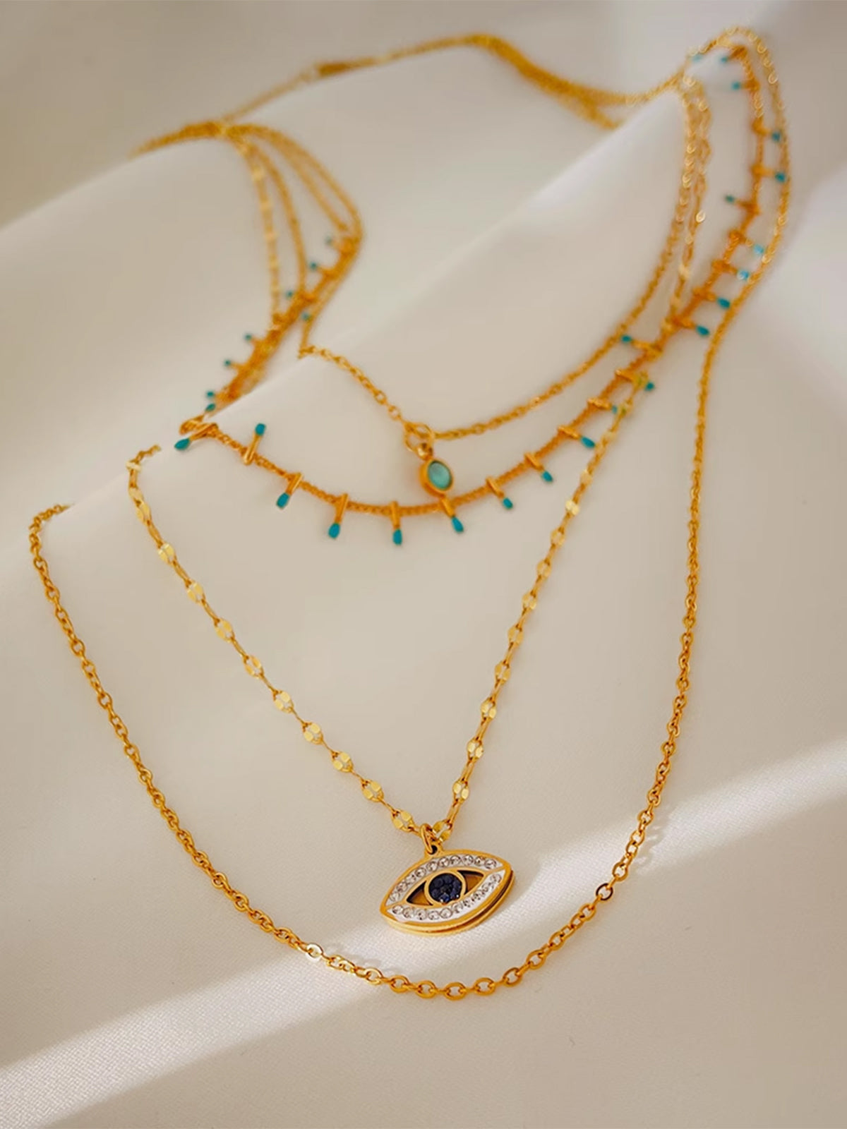 Collier pendentif œil maléfique en strass multicouches