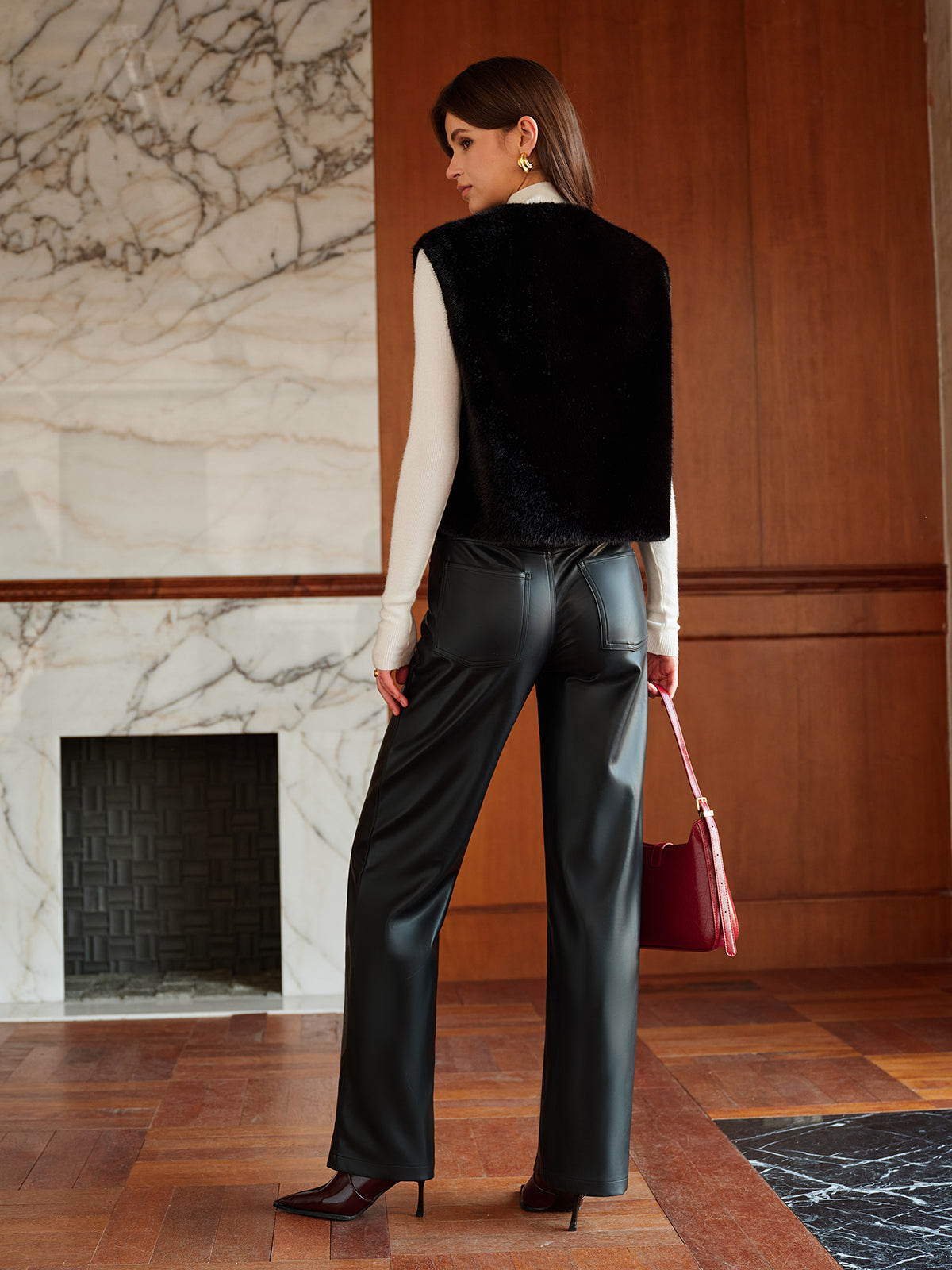 Weste aus Kunstpelz mit Rundhalsausschnitt und Knöpfen