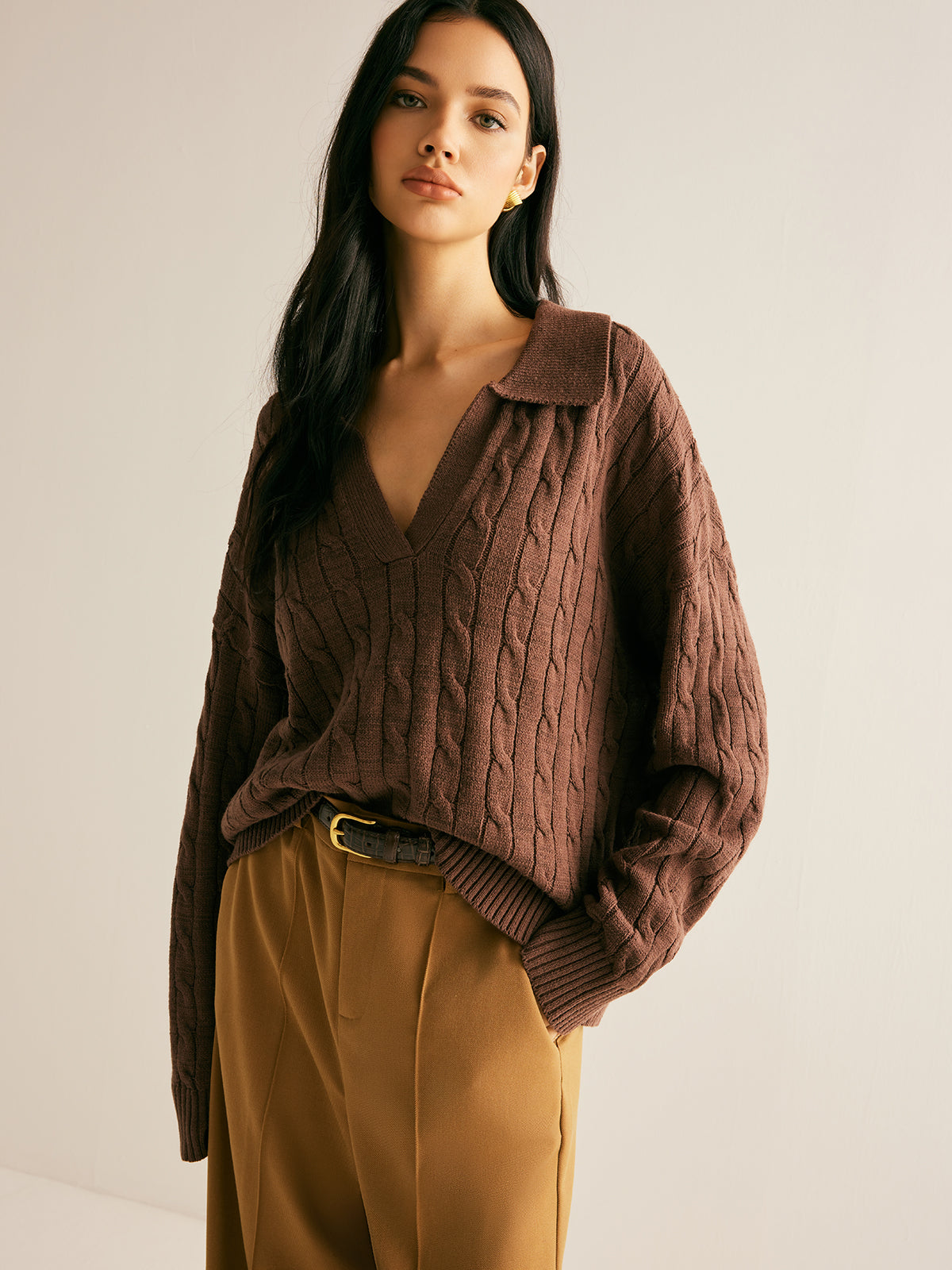 Pull à col V et revers torsadés