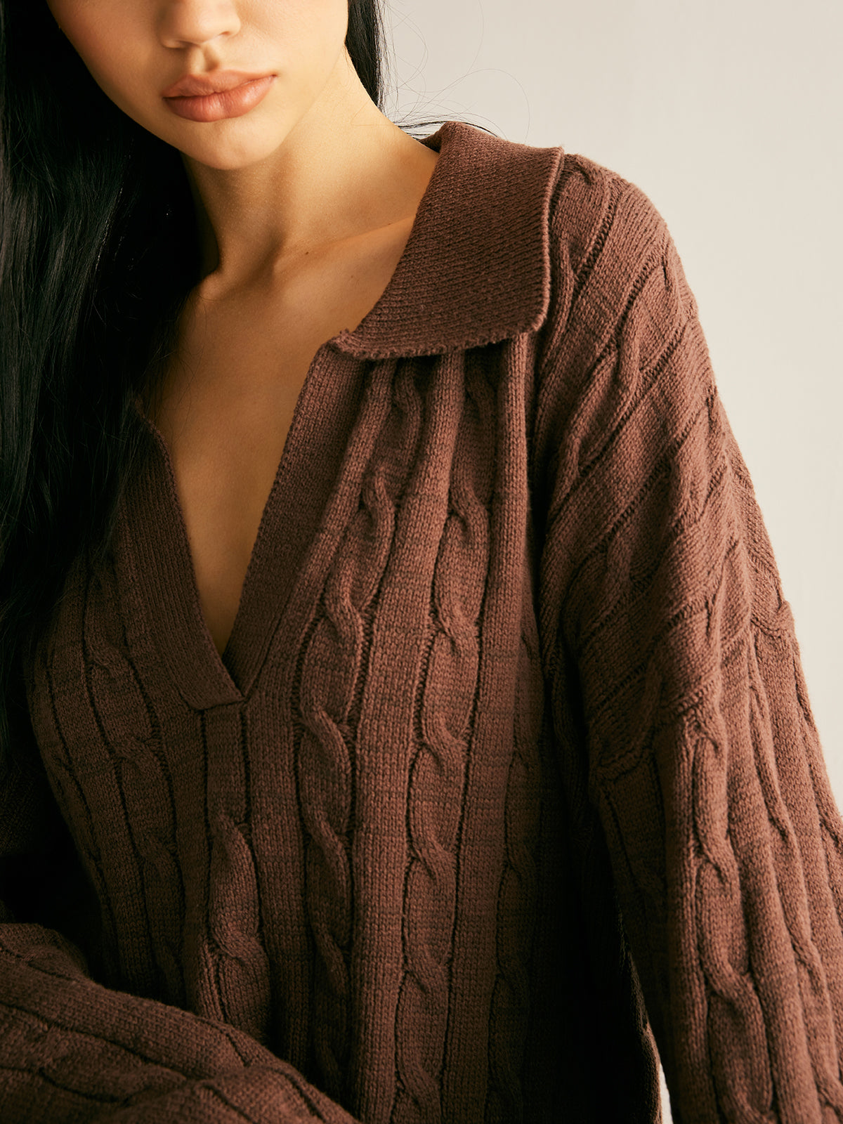 Pull à col V et revers torsadés