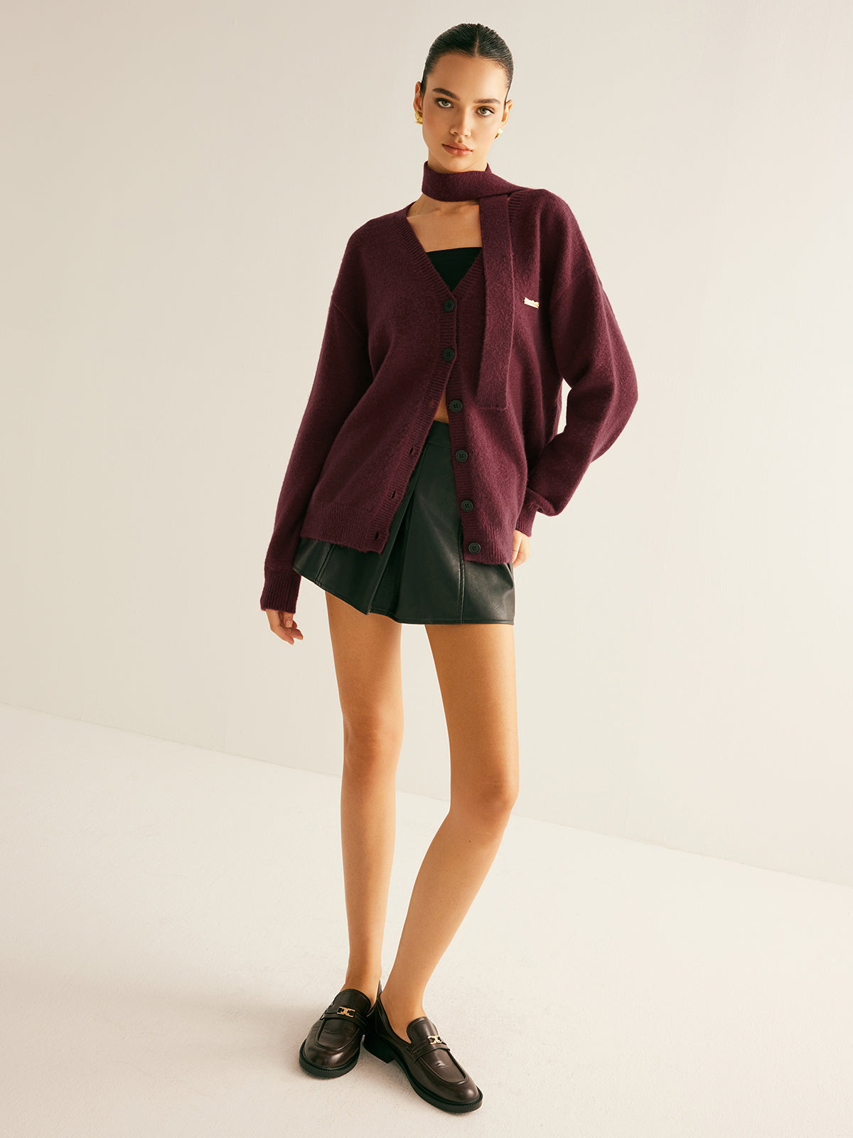 Veste d'extérieur en maille à col en V et boutons, avec écharpe assortie