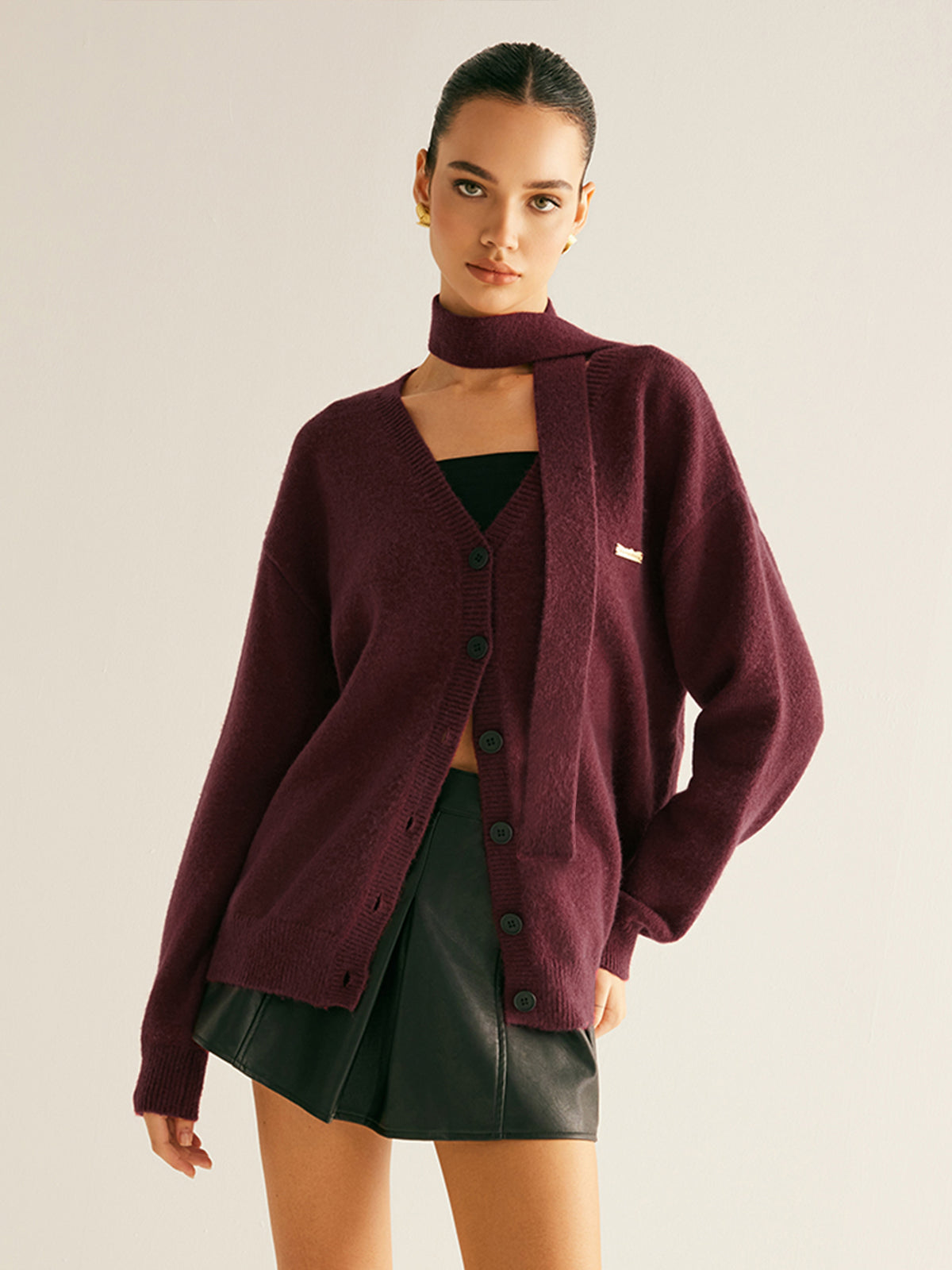 Veste d'extérieur en maille à col en V et boutons, avec écharpe assortie