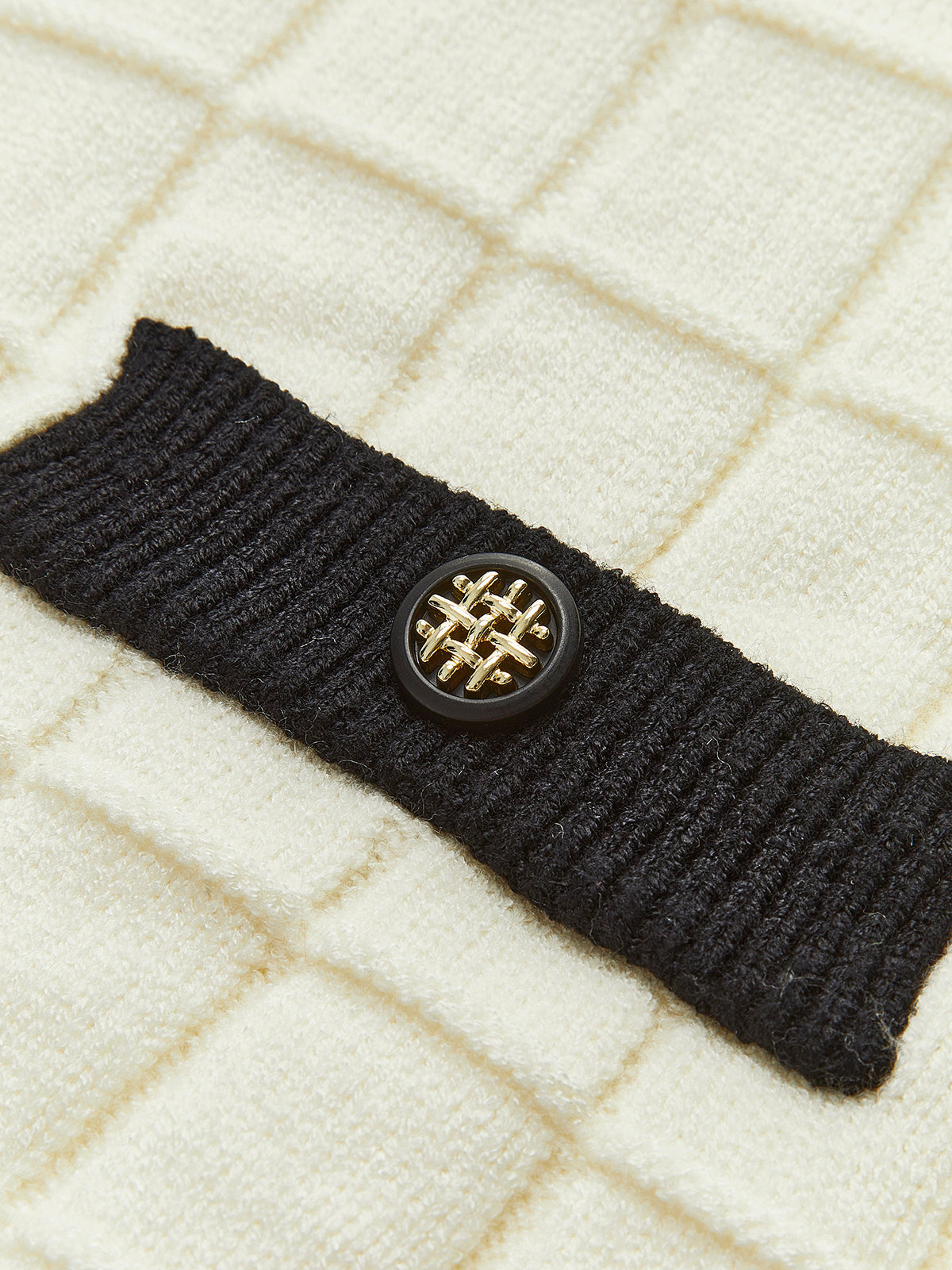 Pull à carreaux avec bordure contrastée