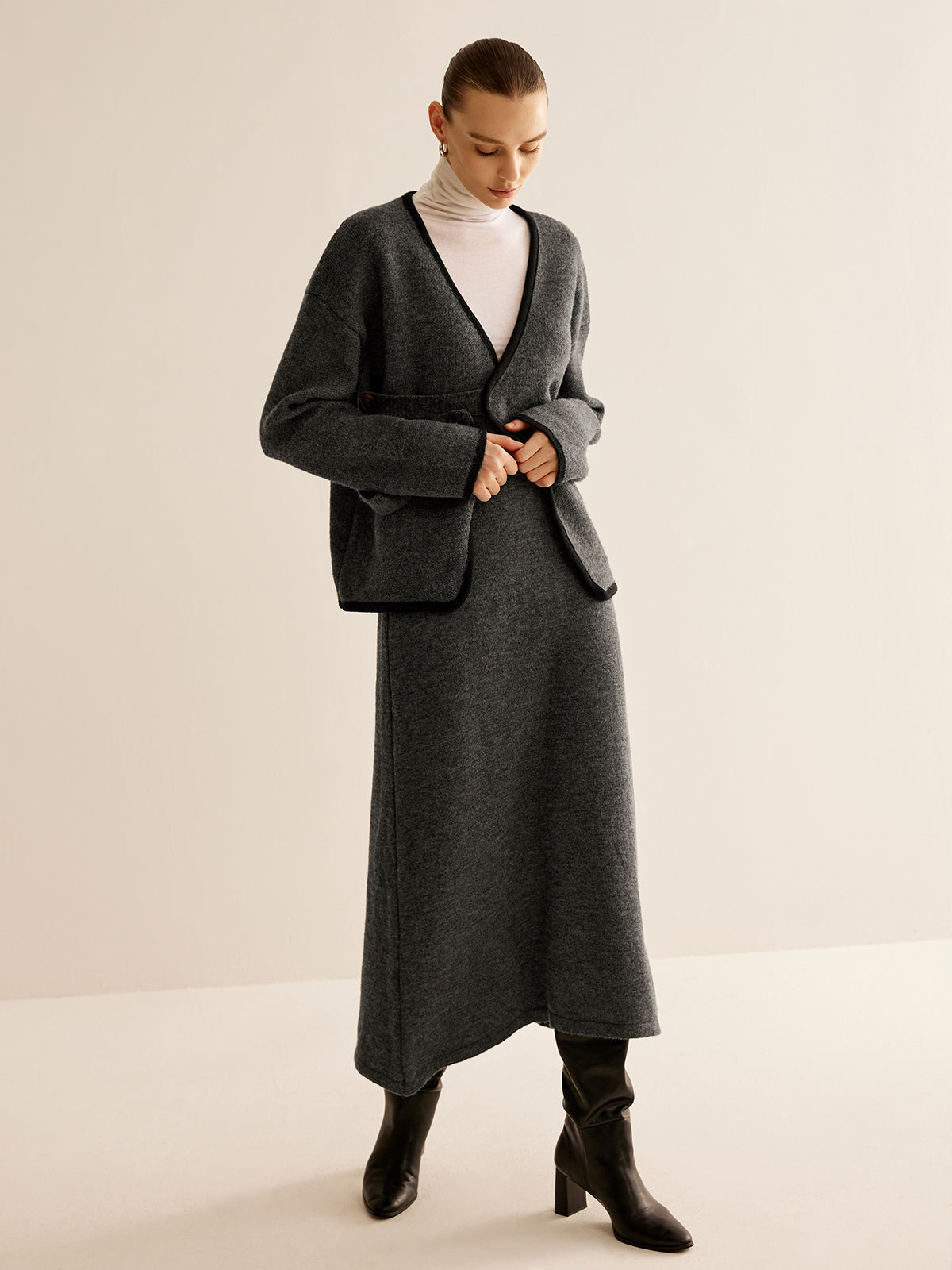 Ensemble pull et ceinture avec passepoil latéral contrastant