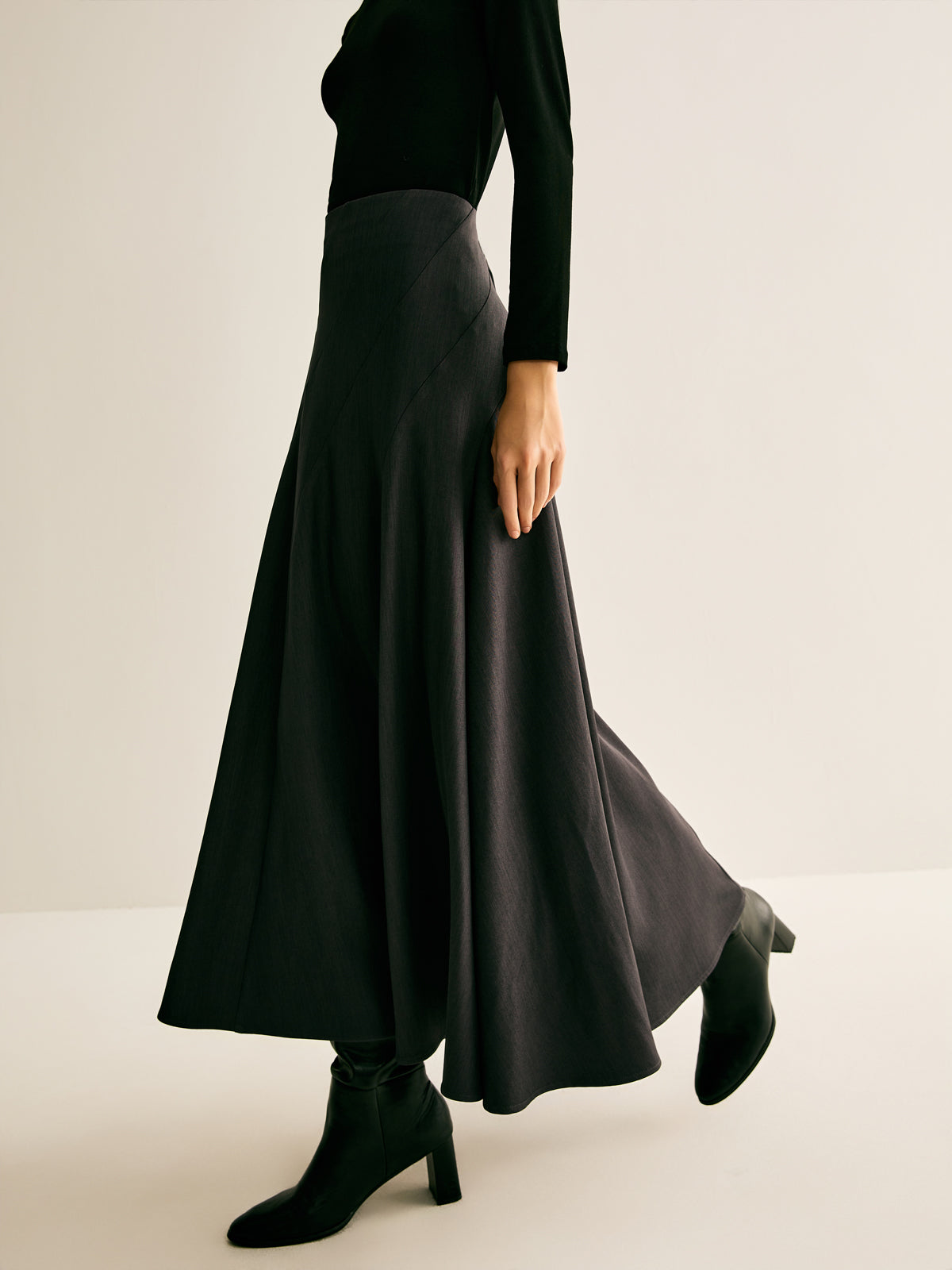 Paspelierter Faltenrock mit Reißverschluss