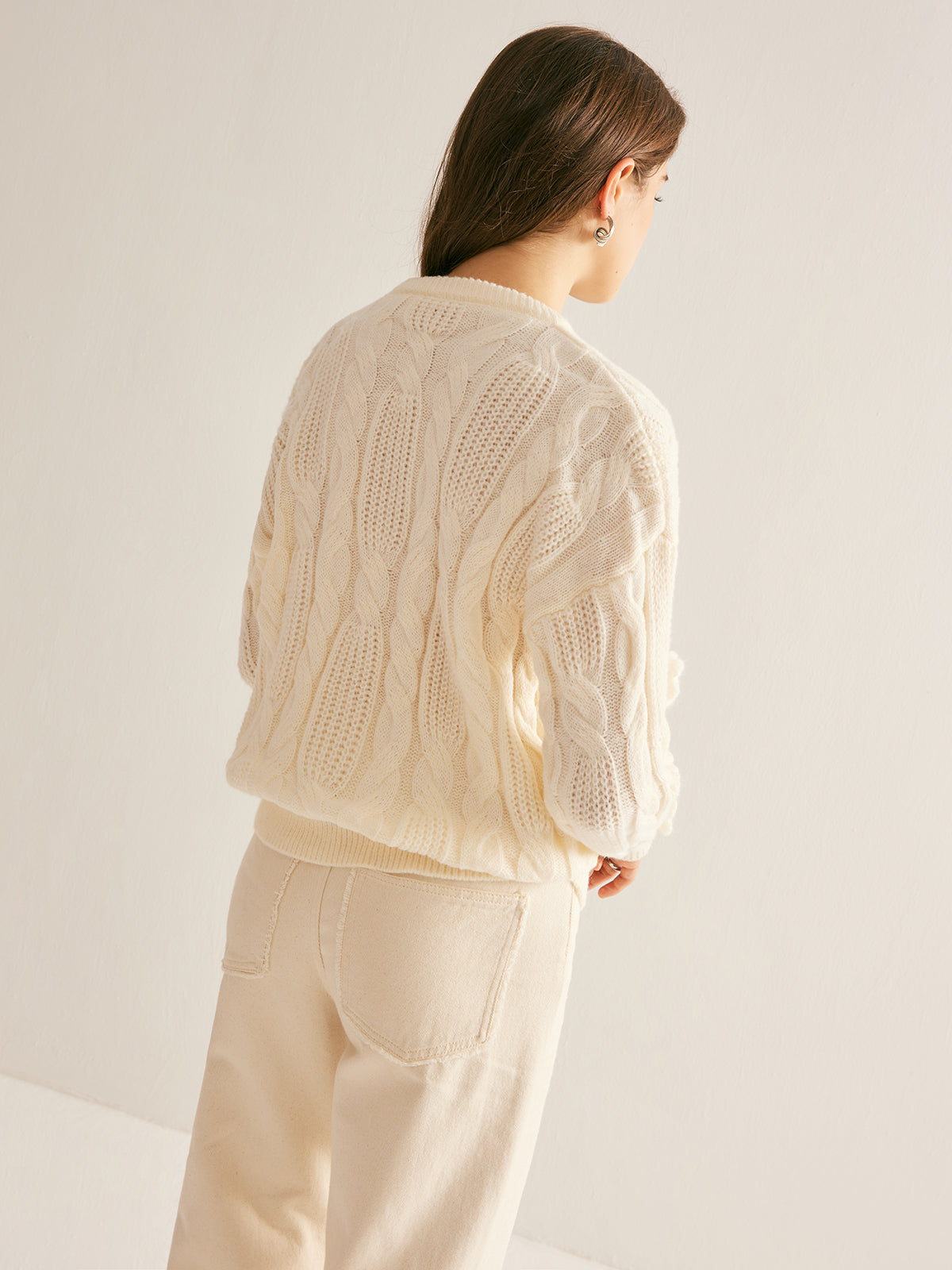 Pull en maille torsadée à fleurs 3D