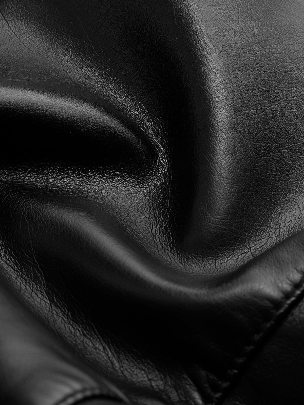 Jacke aus PU-Leder mit Paspelierung, Nieten und Knöpfen