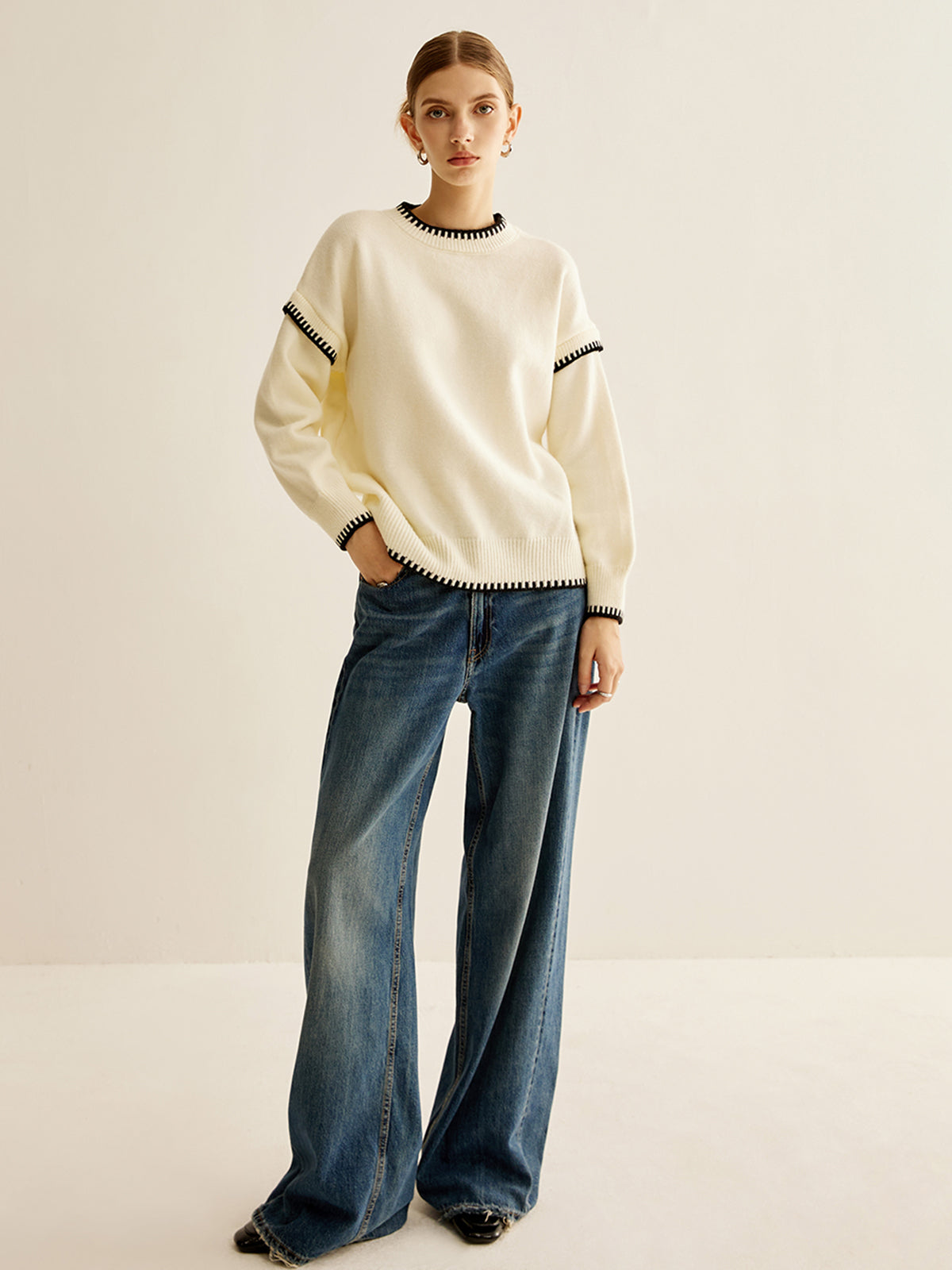 Pull-over à bordure brodée