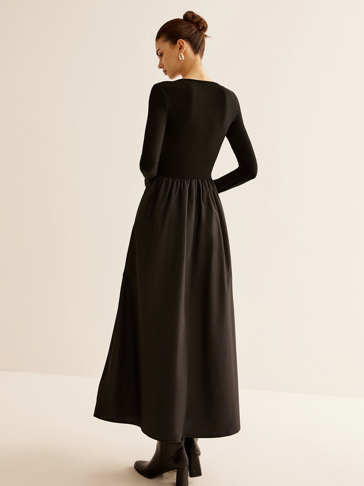 Robe à encolure en trou de serrure