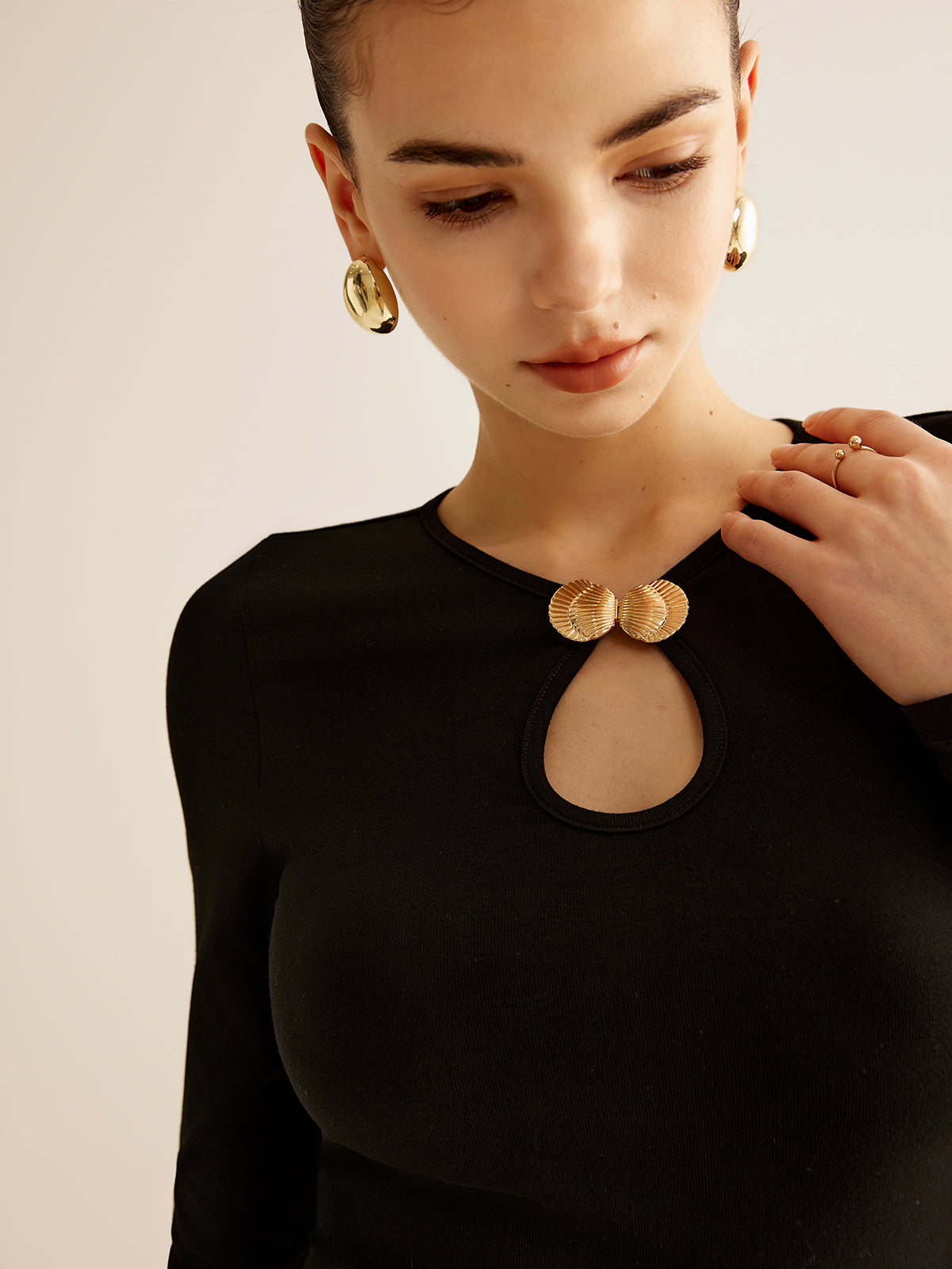 Robe à encolure en trou de serrure