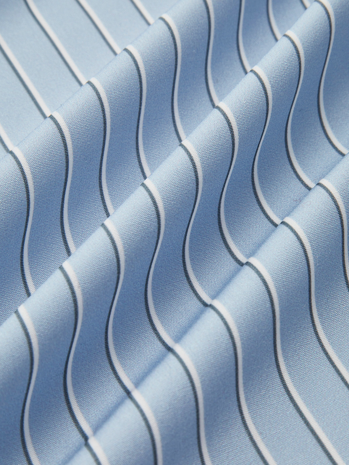 Polohemd mit kontrastfarbenen Manschetten und Nadelstreifen