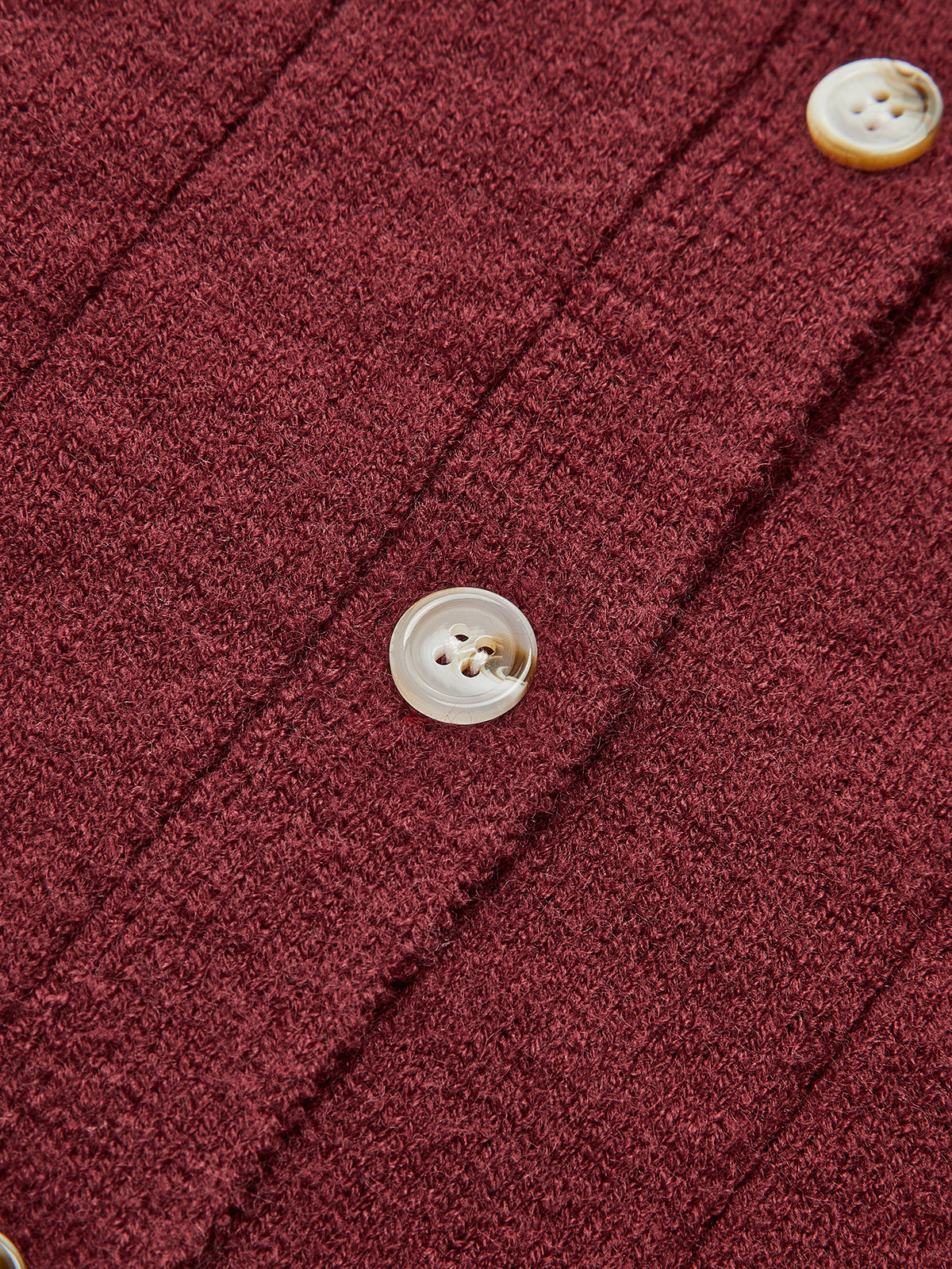 Rundhals-Strickjacke mit Knöpfen