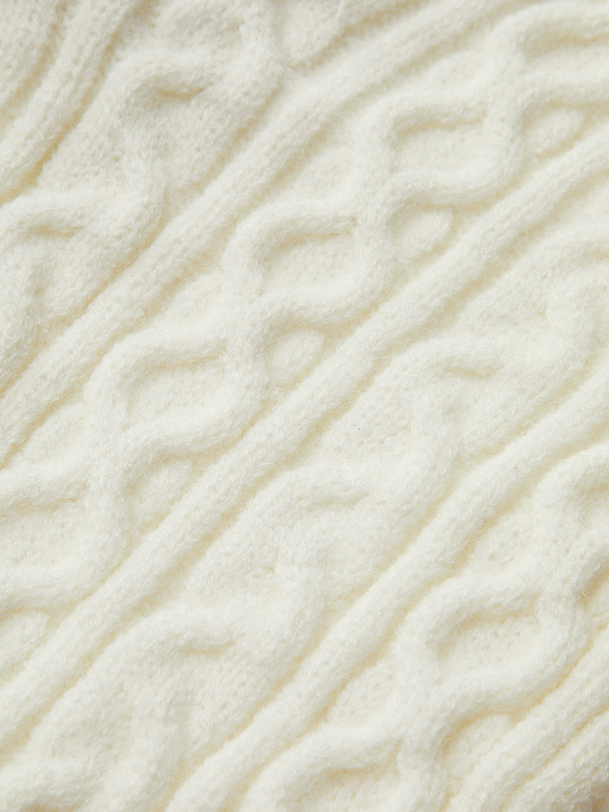 Strickoberbekleidung mit Knopfverschluss am Halsausschnitt