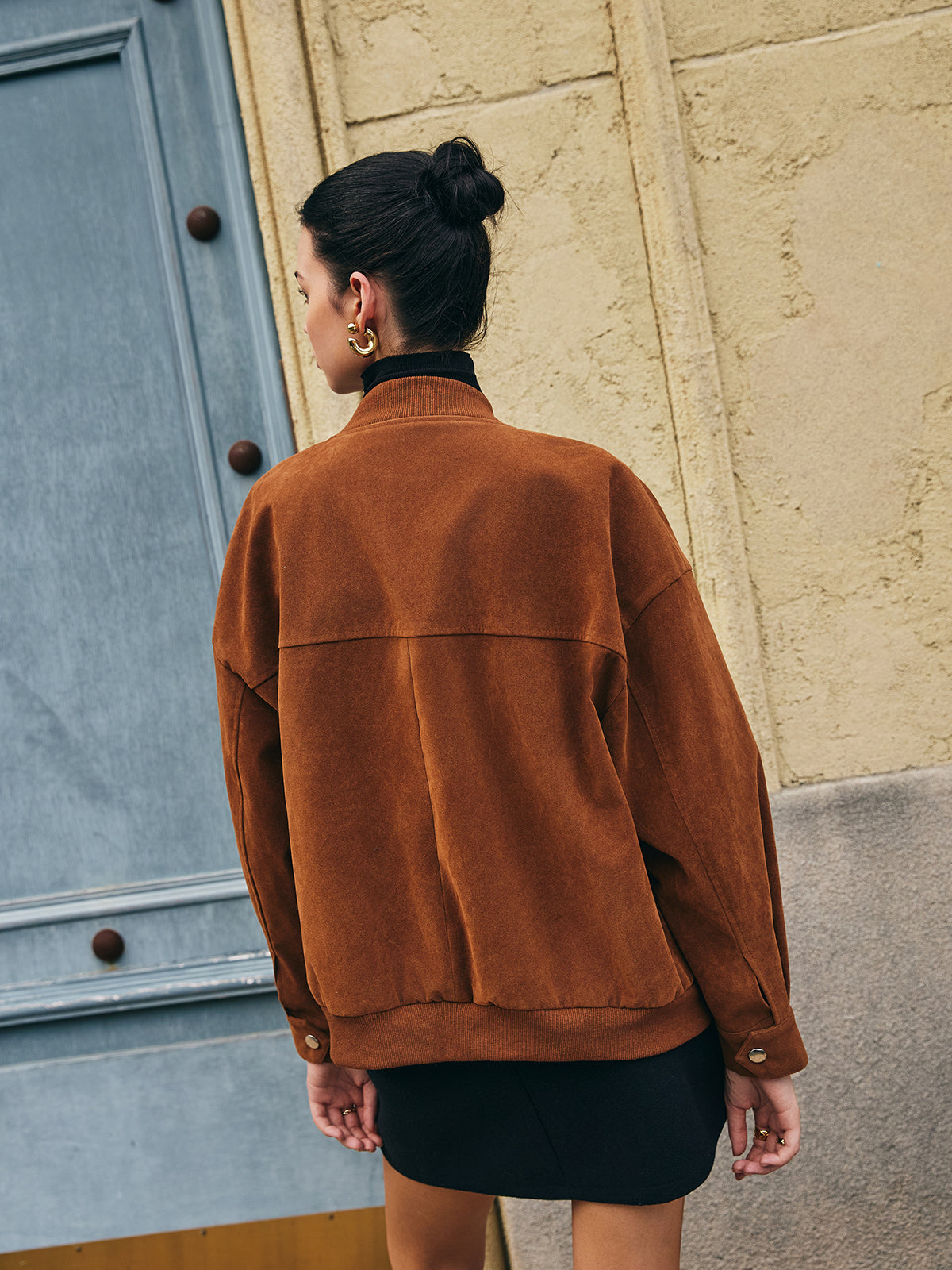 Jacke mit aufgesetzten Taschen und Reißverschluss in Wildlederoptik