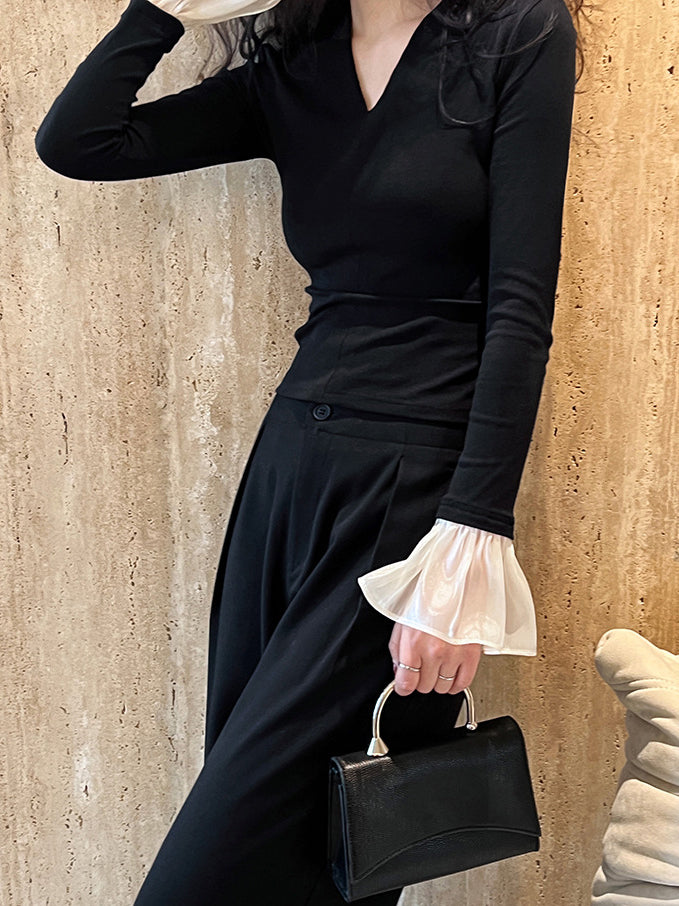 T-shirt à col en V et poignets à volants contrastés